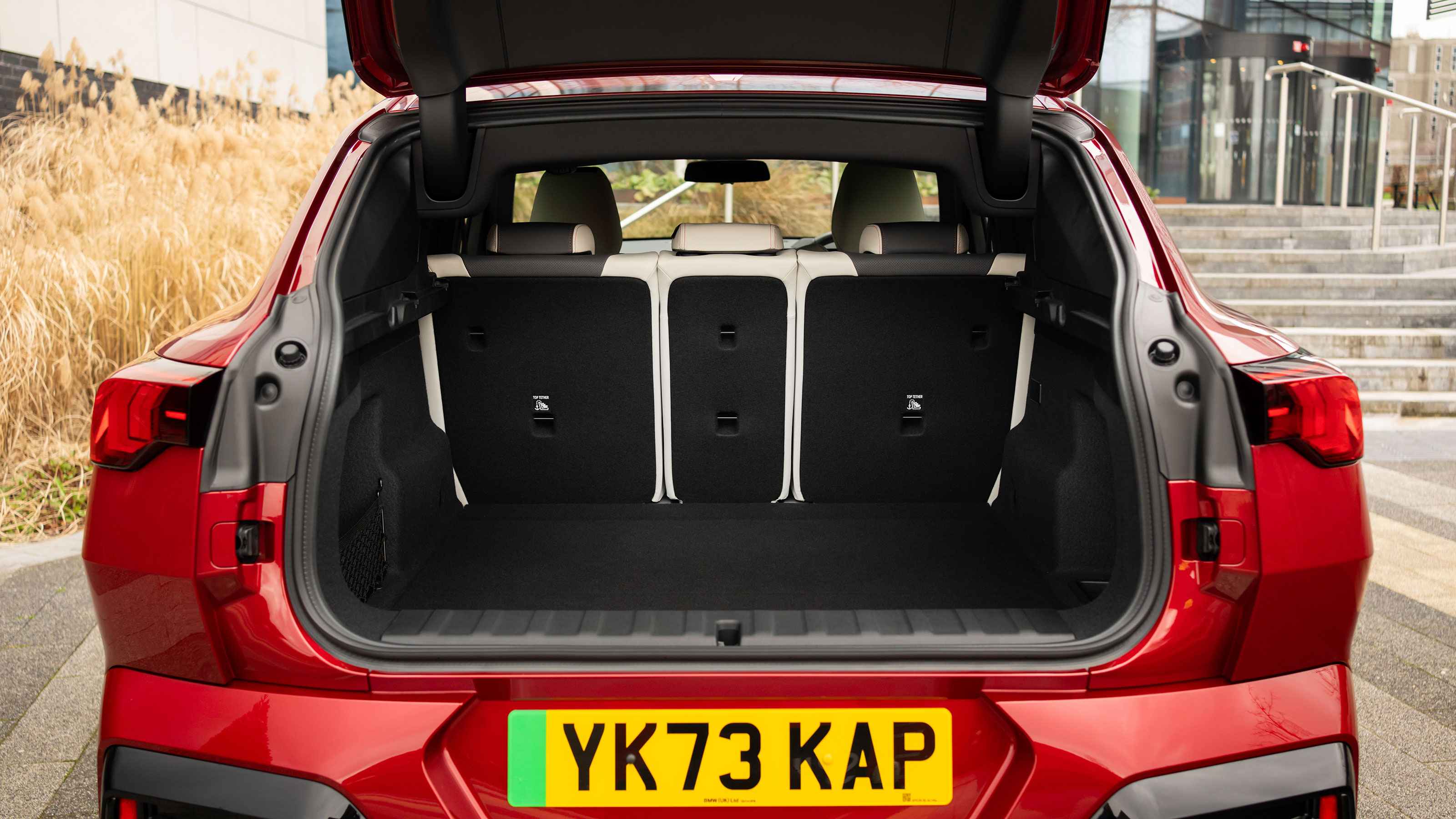 BMW iX2 - boot
