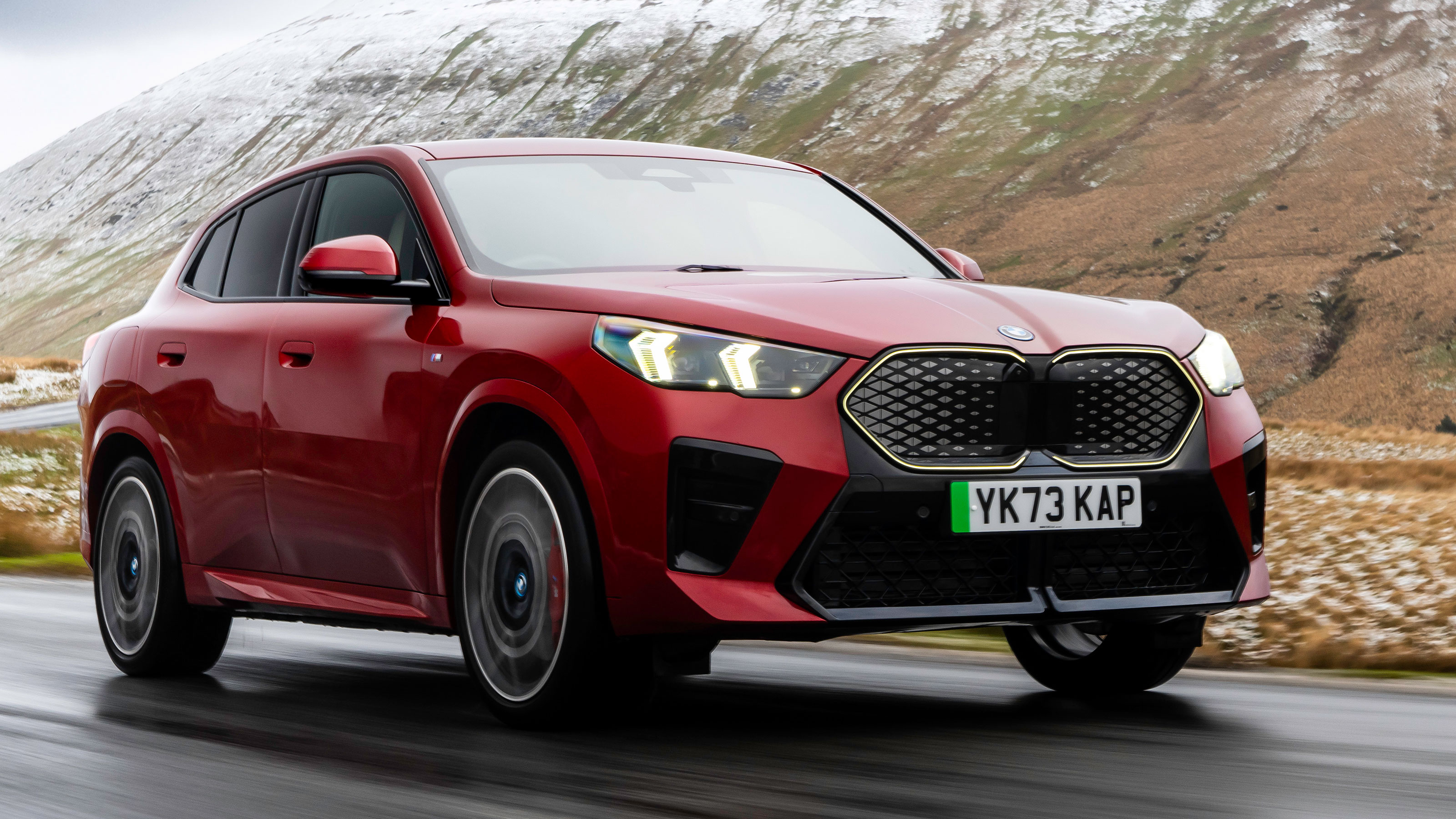 BMW iX2 - header