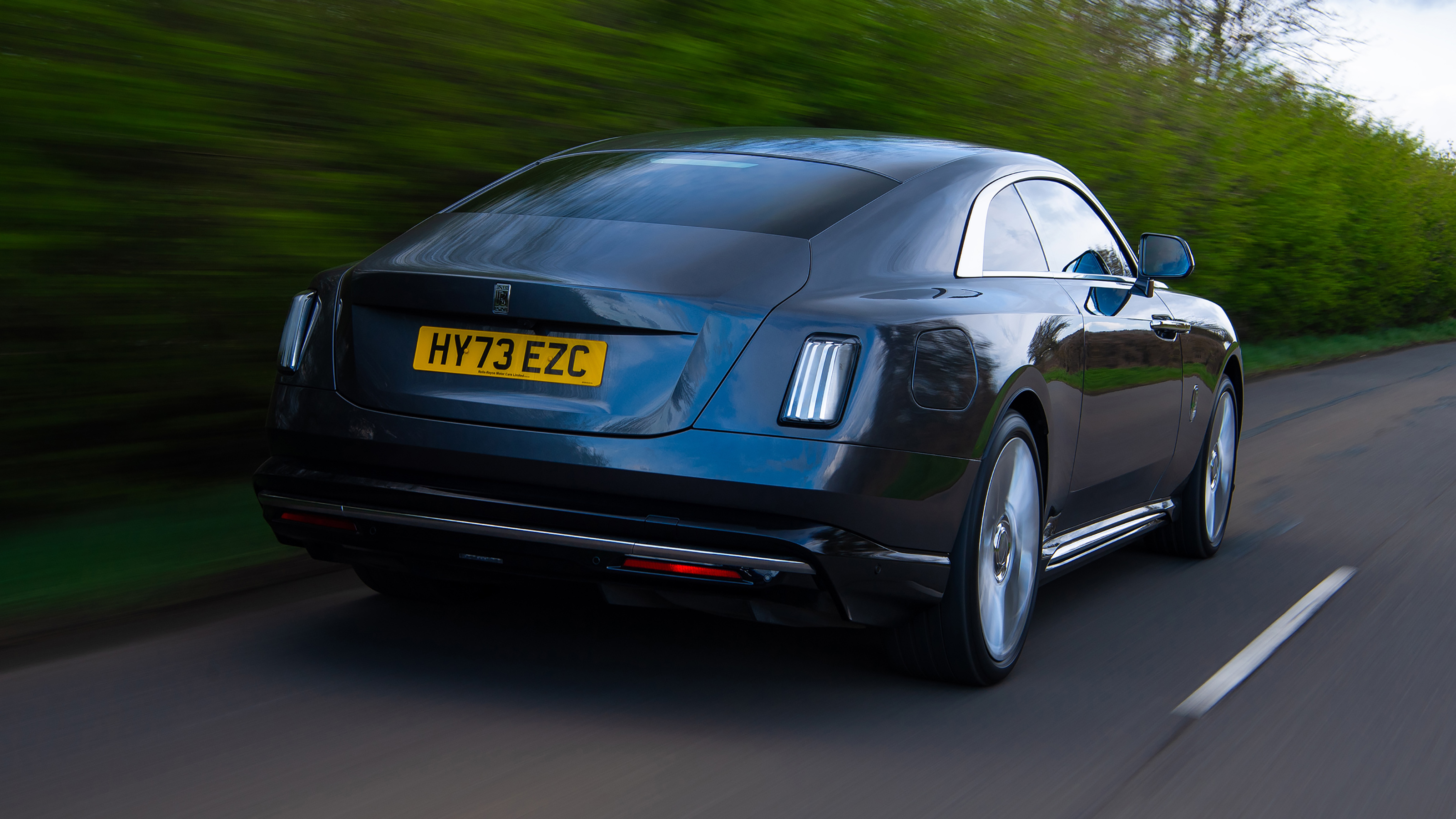 Rolls-Royce Spectre - rear tracking