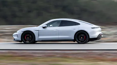 Porsche Taycan - side action