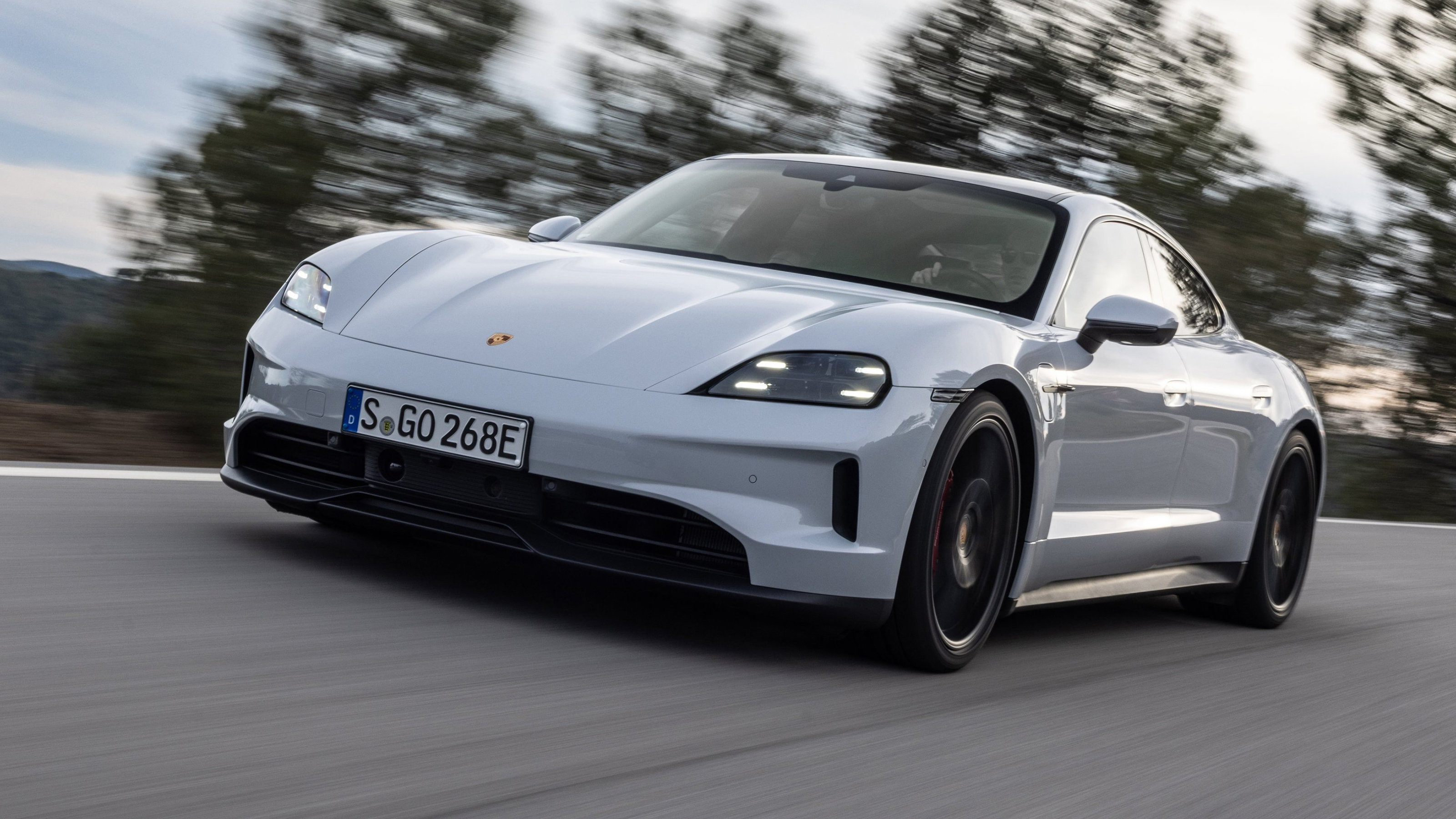 Porsche Taycan - front tracking