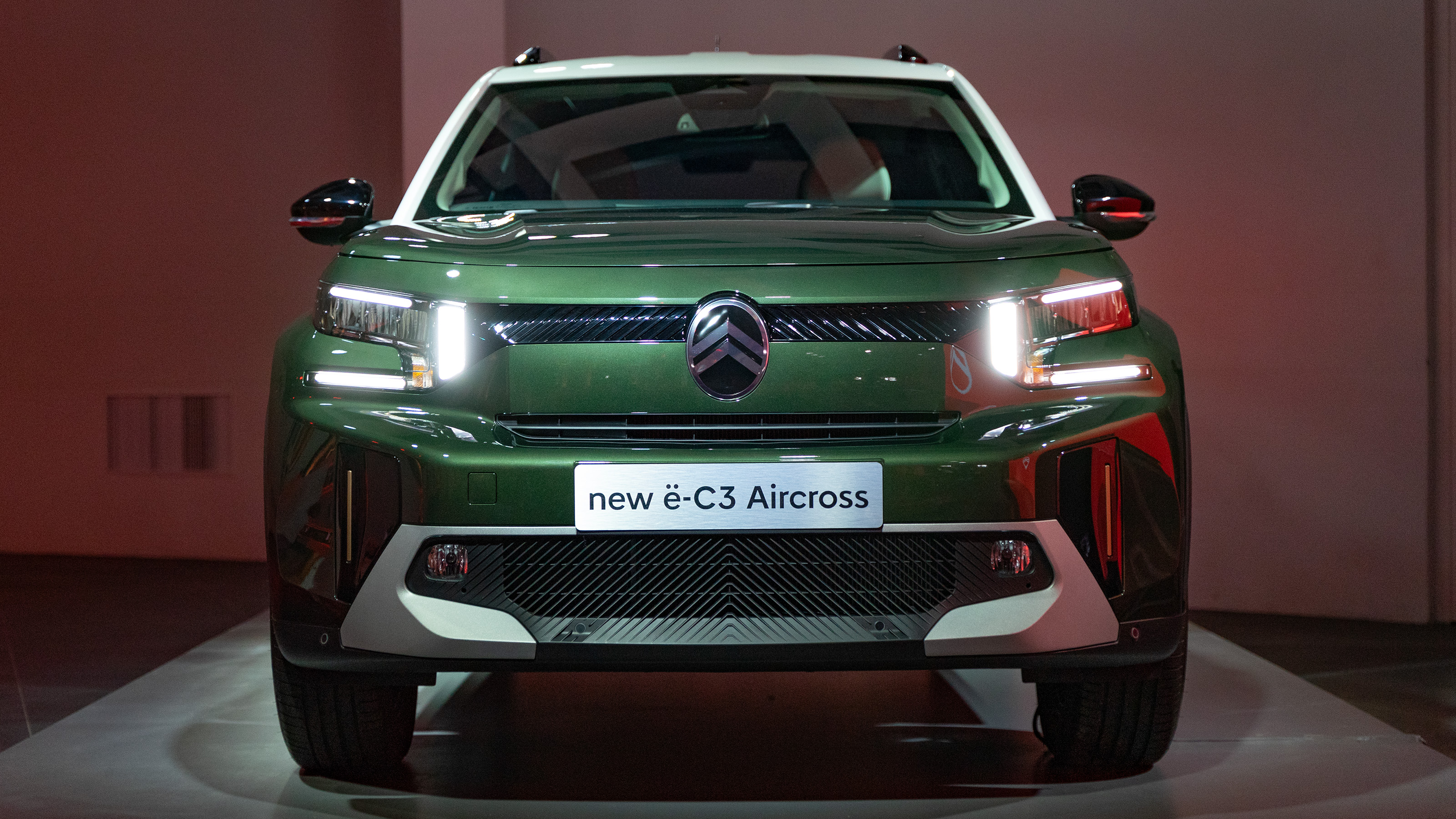 Citroen e-C3 Aircross - front 