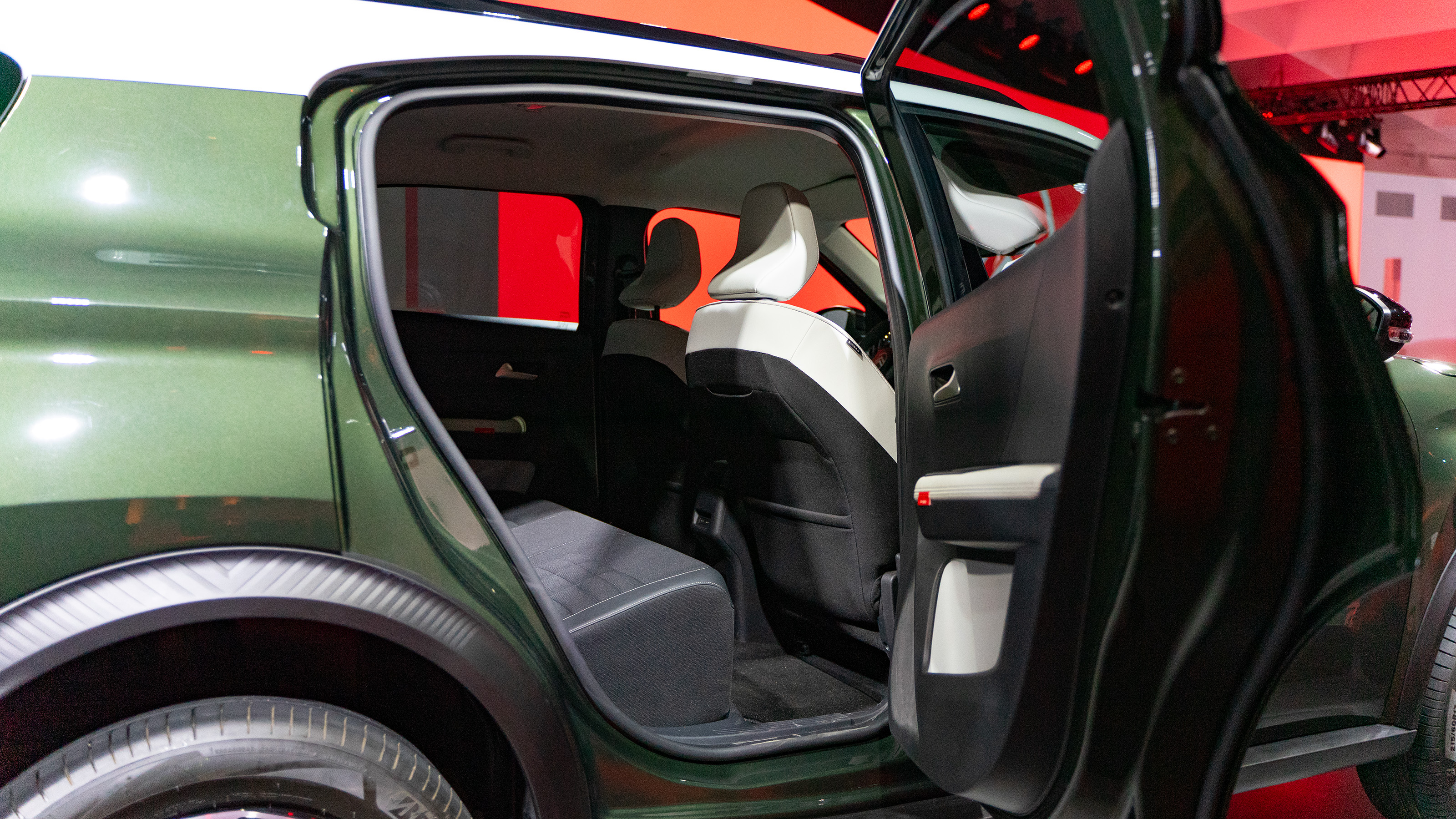 Citroen e-C3 Aircross - rear interior 