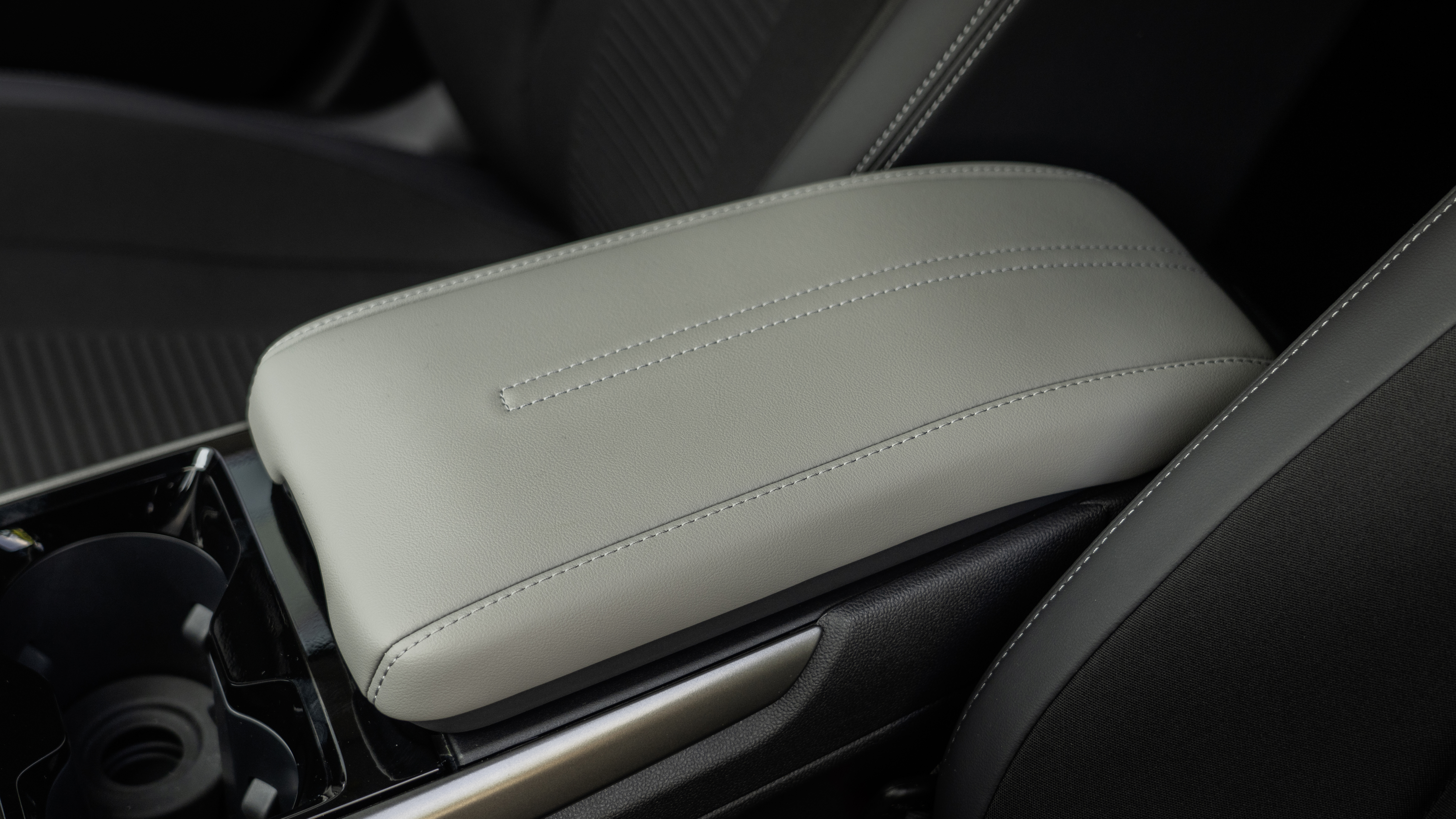 New Ford Explorer - centre console storage 