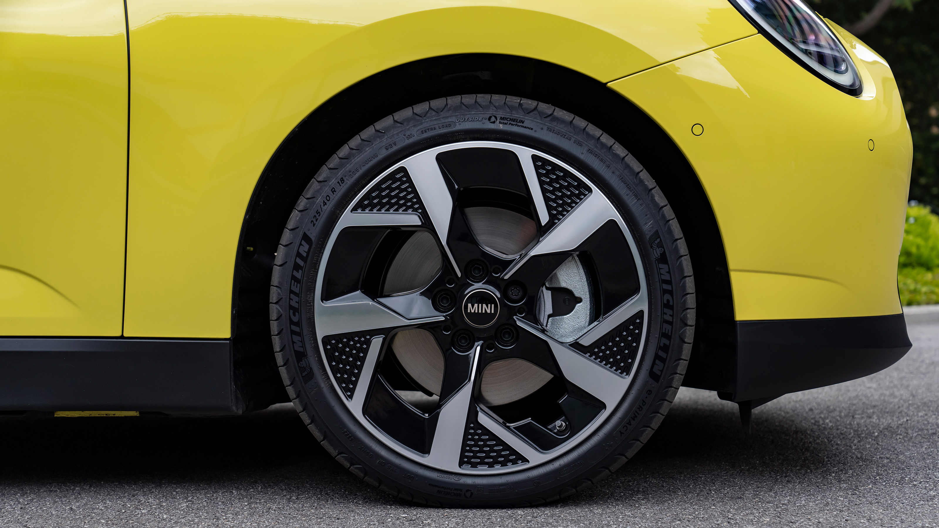 MINI Cooper SE - wheel