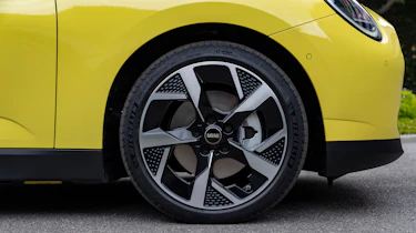 MINI Cooper SE - wheel