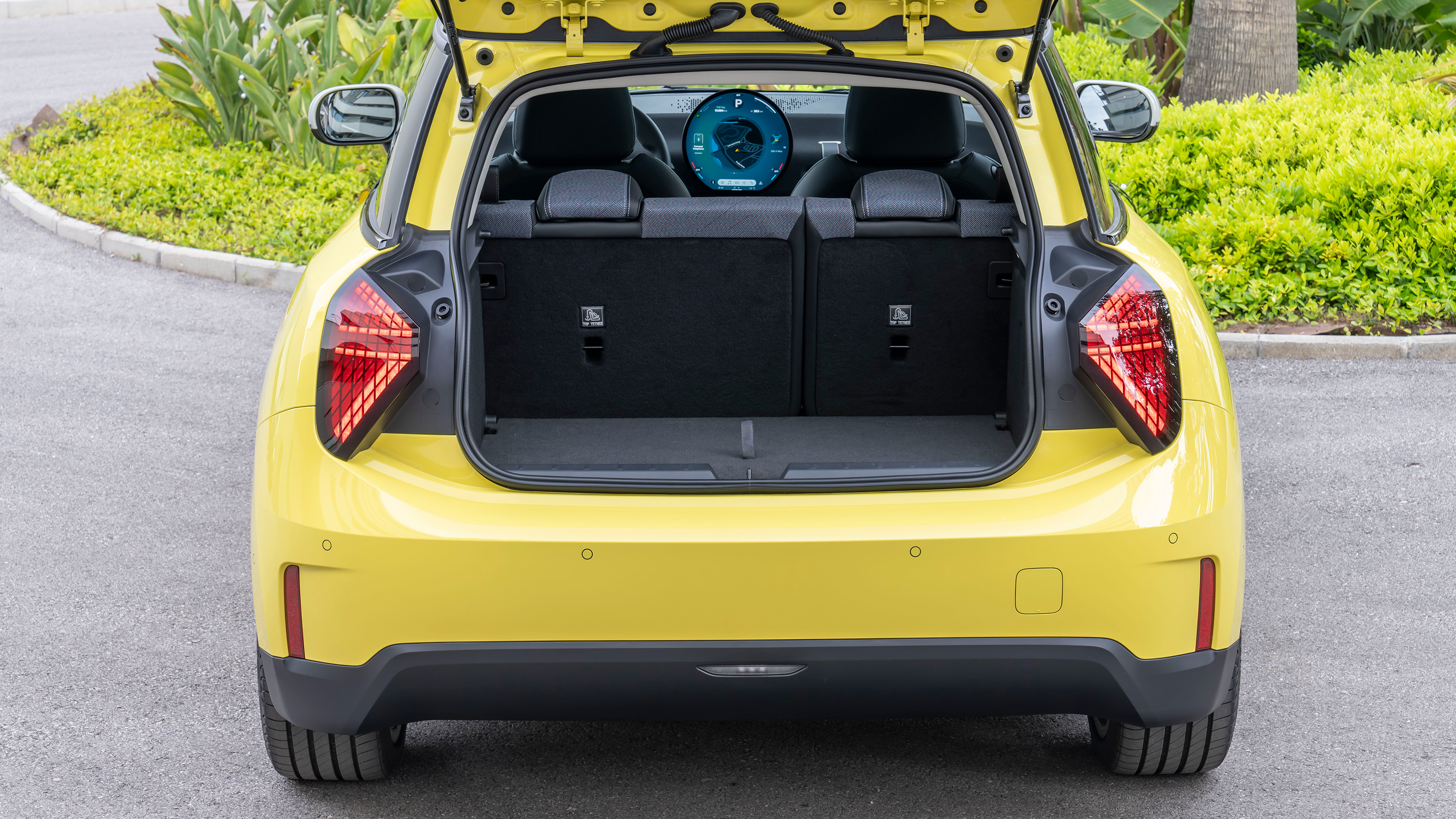 MINI Cooper SE - boot