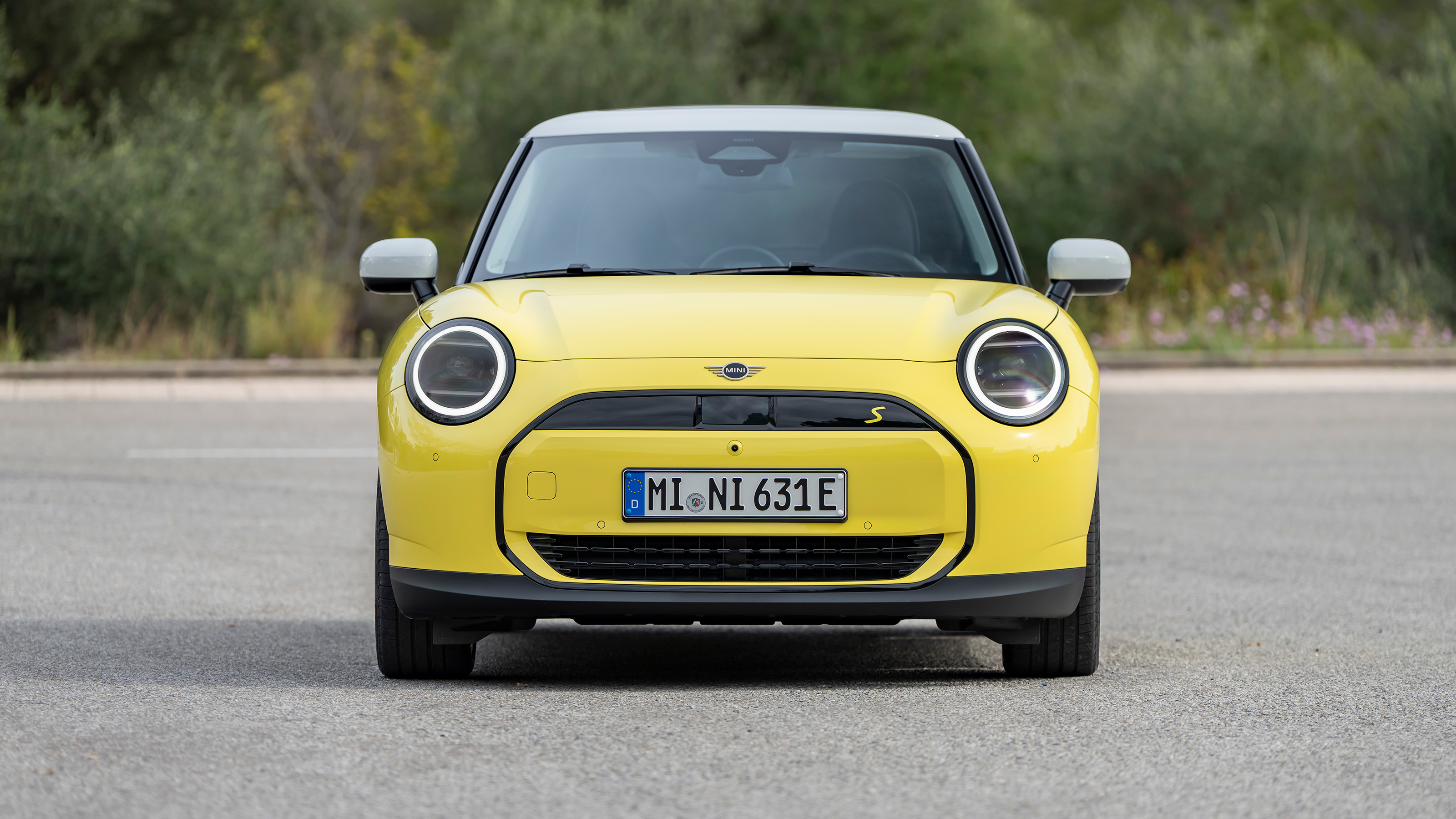 MINI Cooper SE - front static