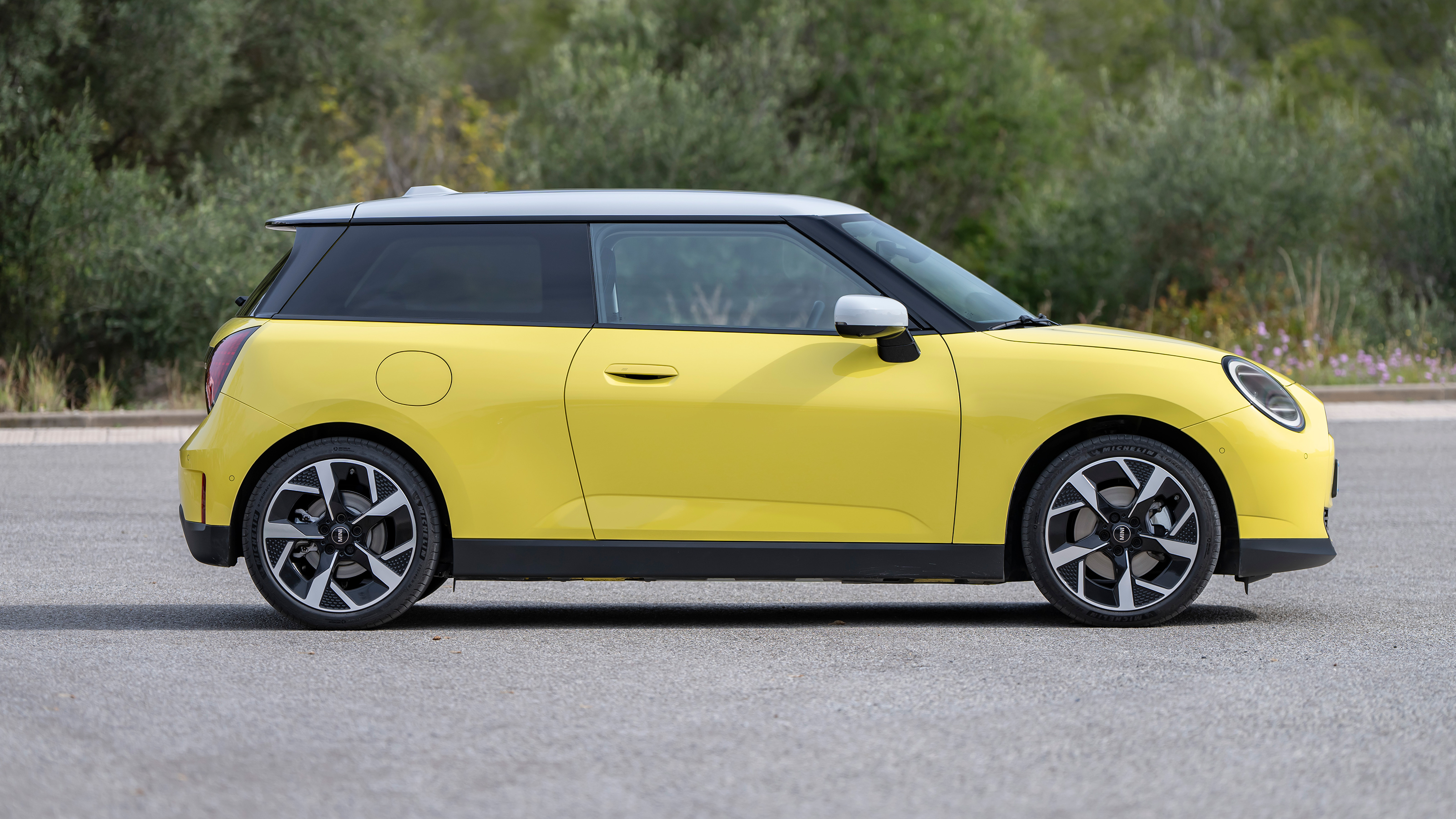 MINI Cooper SE - side static