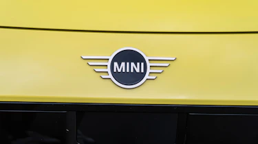 MINI Cooper SE - 'MINI' badge