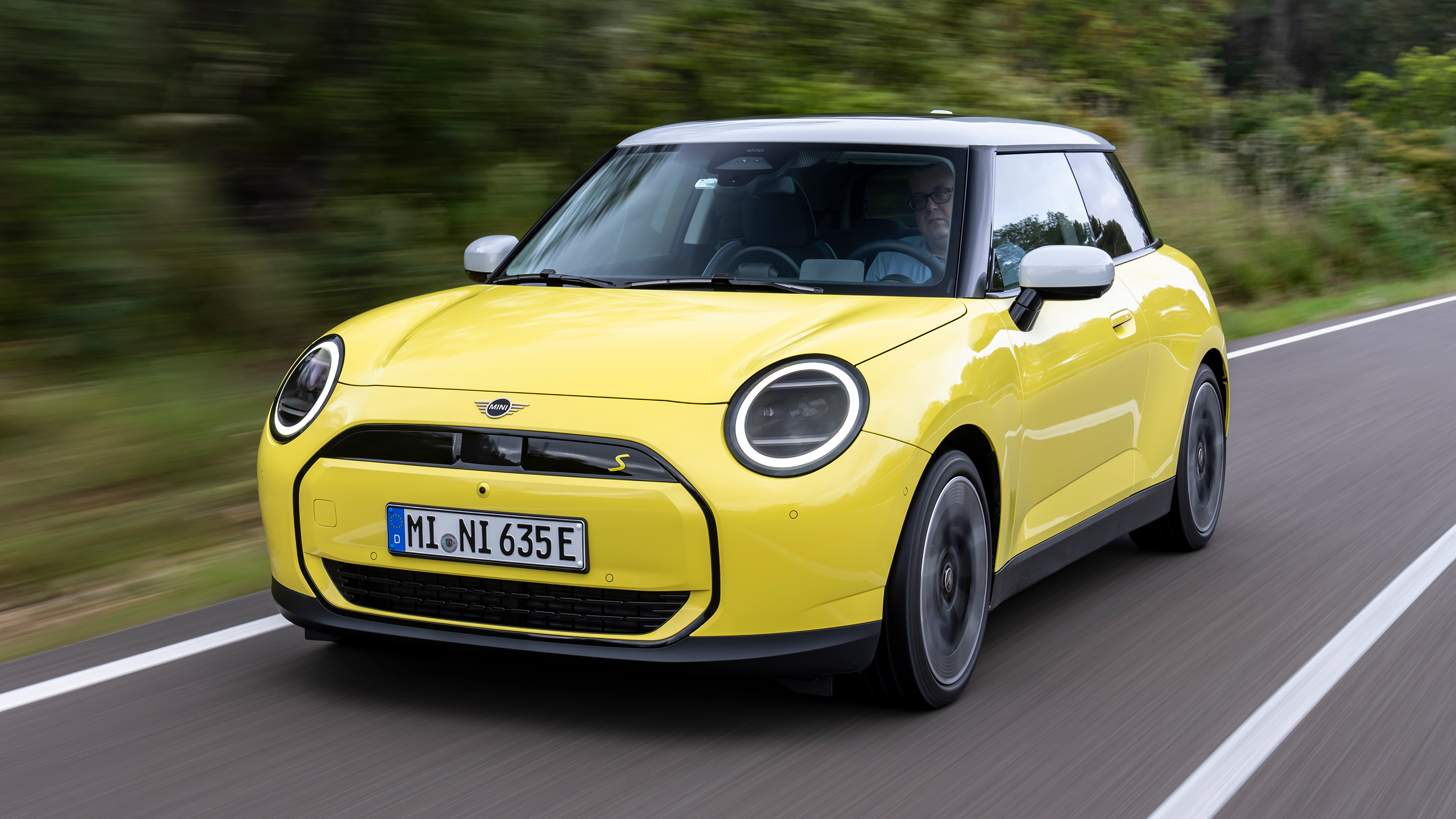 MINI Cooper SE - front tracking