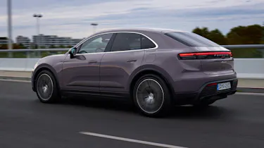 Porsche Macan - rear tracking
