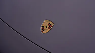 Porsche Macan - bonnet badge
