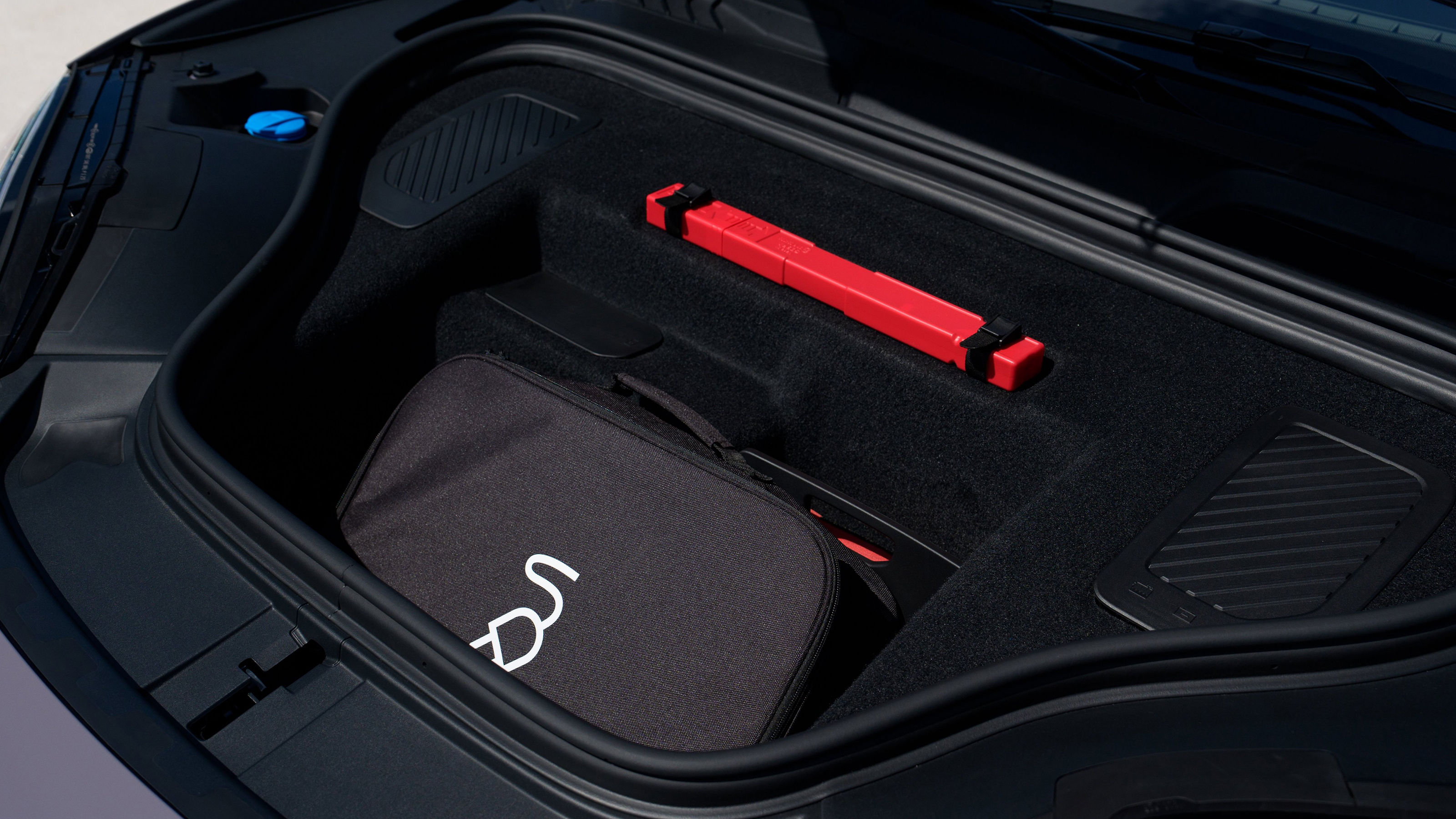 Porsche Macan - front storage