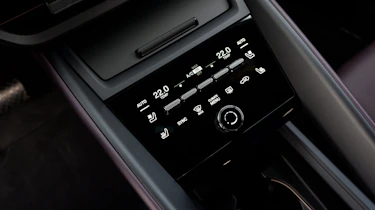 Porsche Macan - climate controls