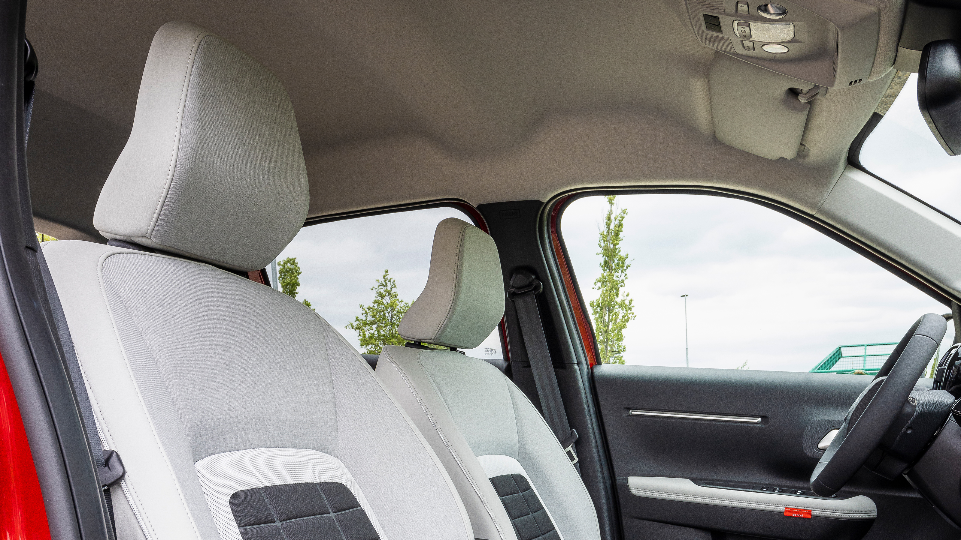 Citroen e-C3 - front seats