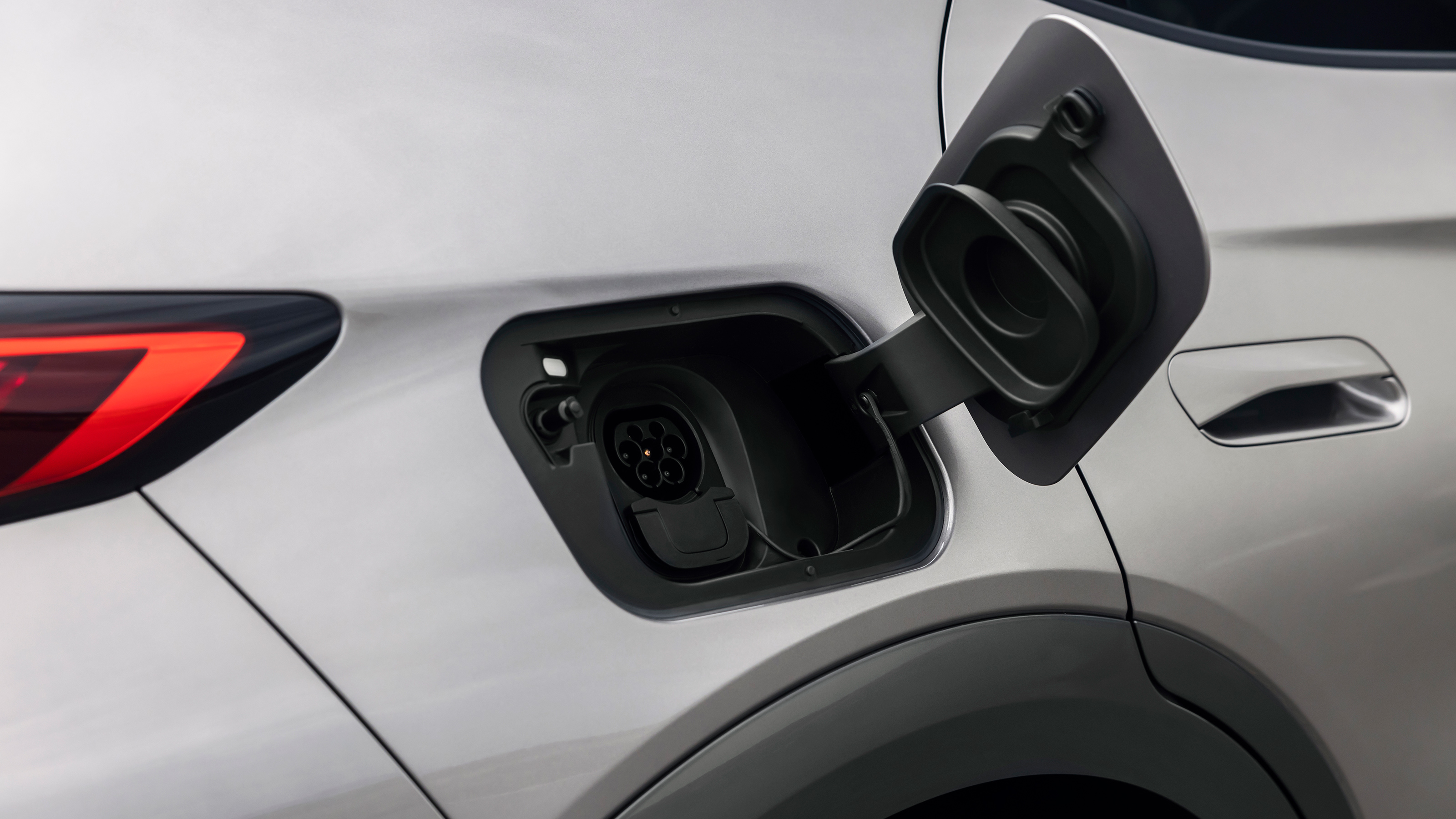Cupra Tavascan - charging port