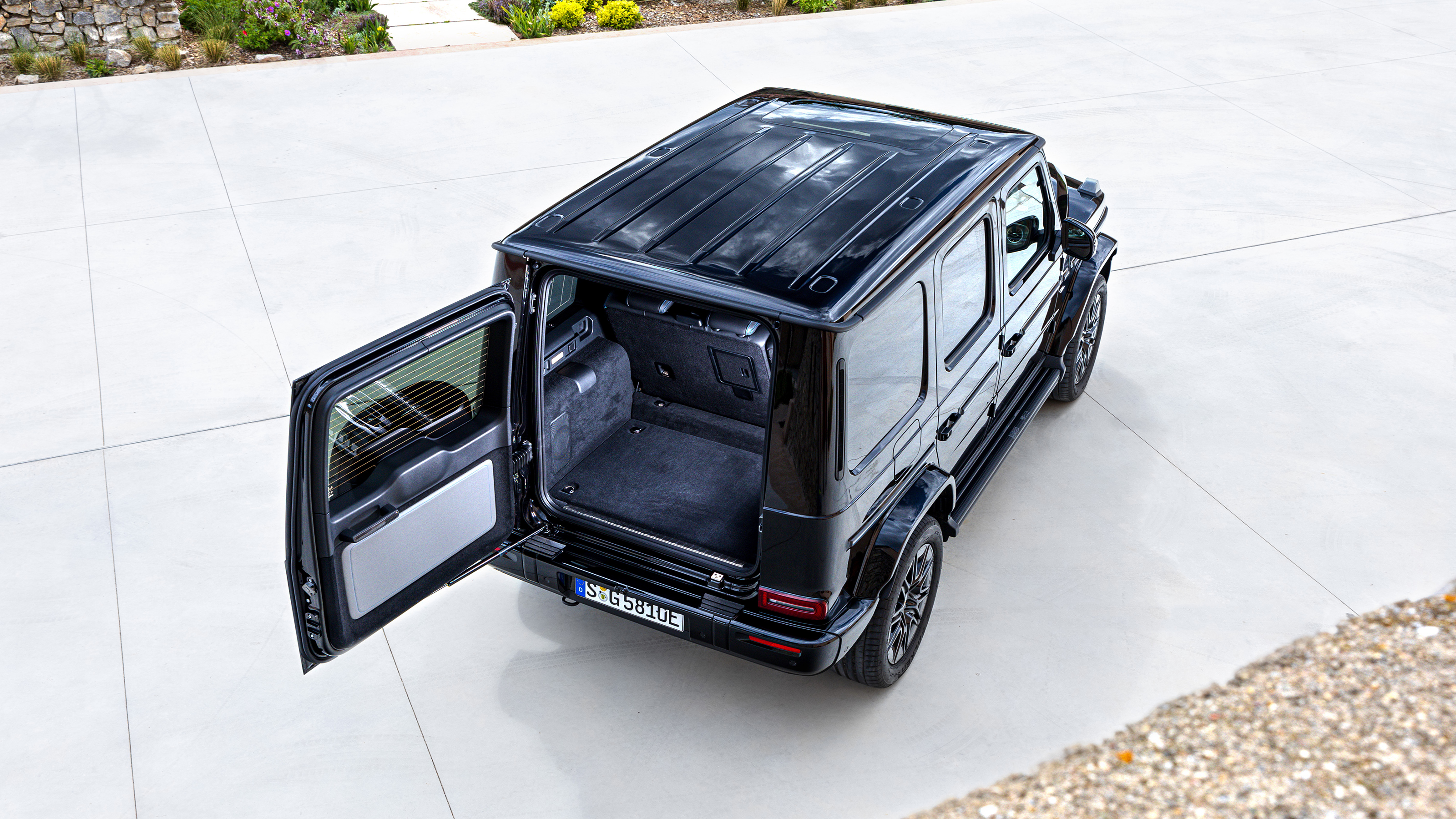 Mercedes G 580 - boot