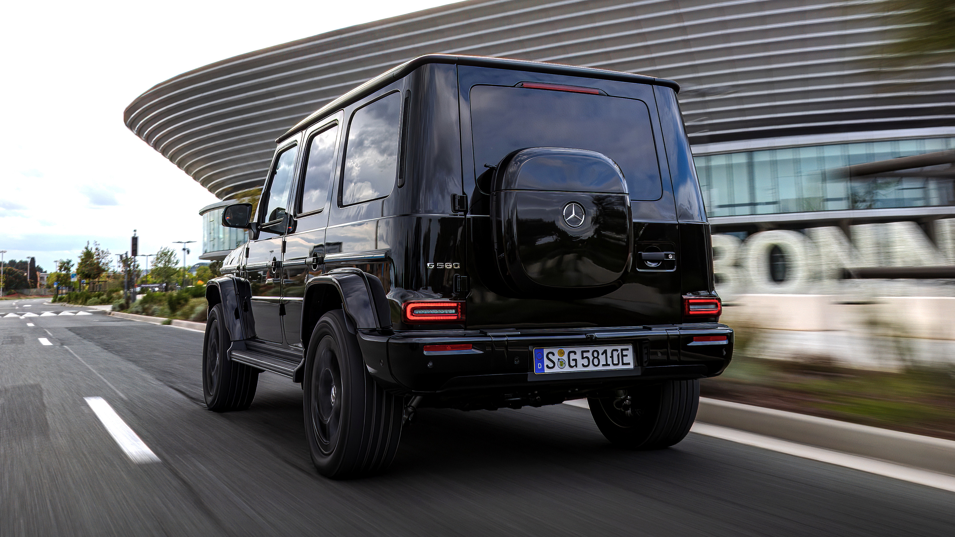 Mercedes G 580 - rear tracking
