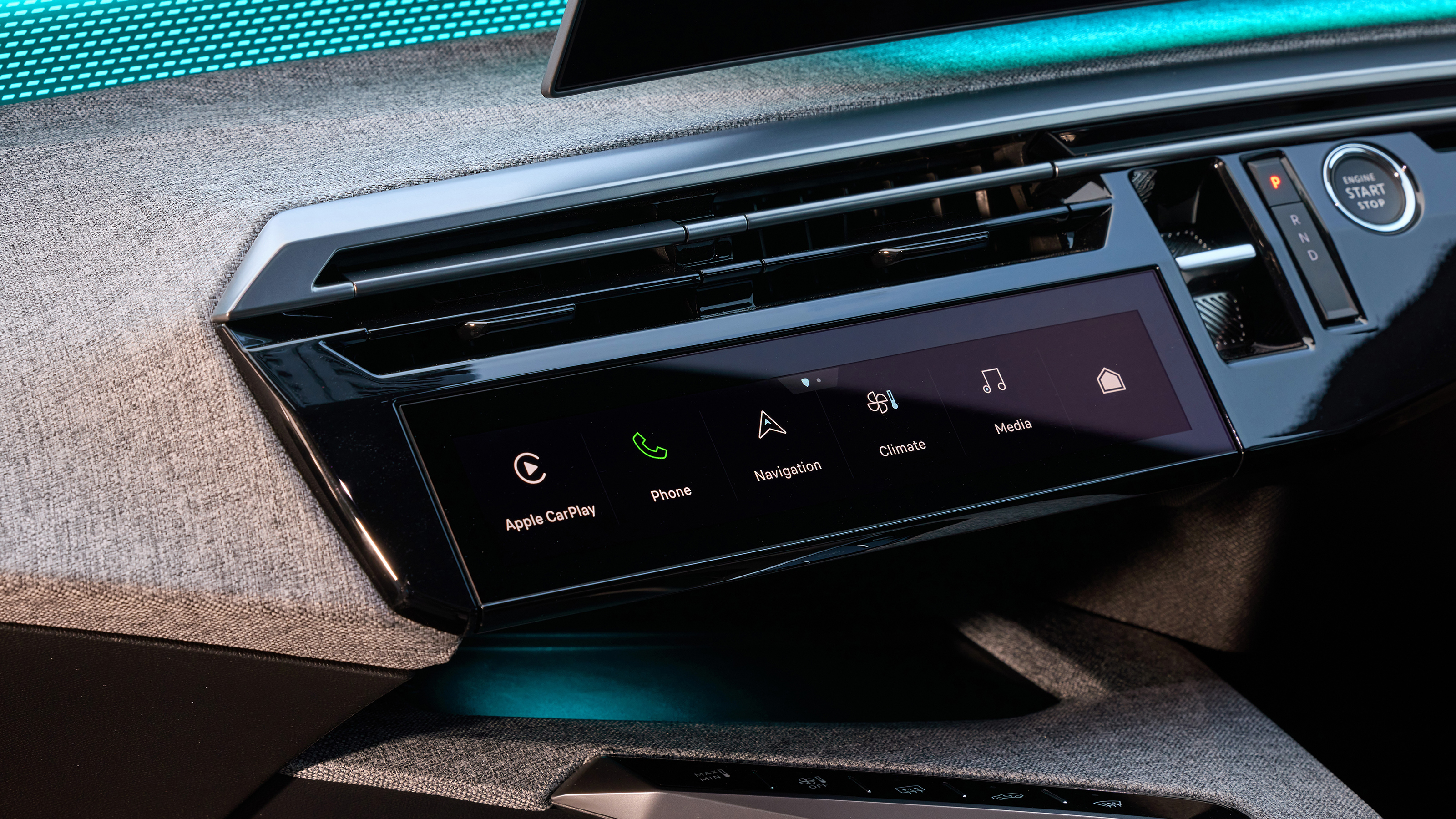 Peugeot E-3008 - centre console screen