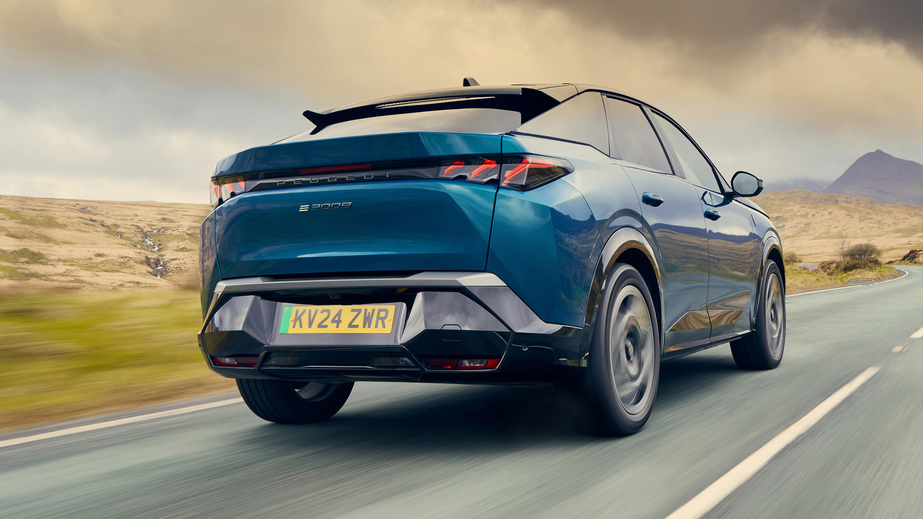 Peugeot E-3008 - rear tracking