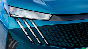 Peugeot E-3008 - headlight