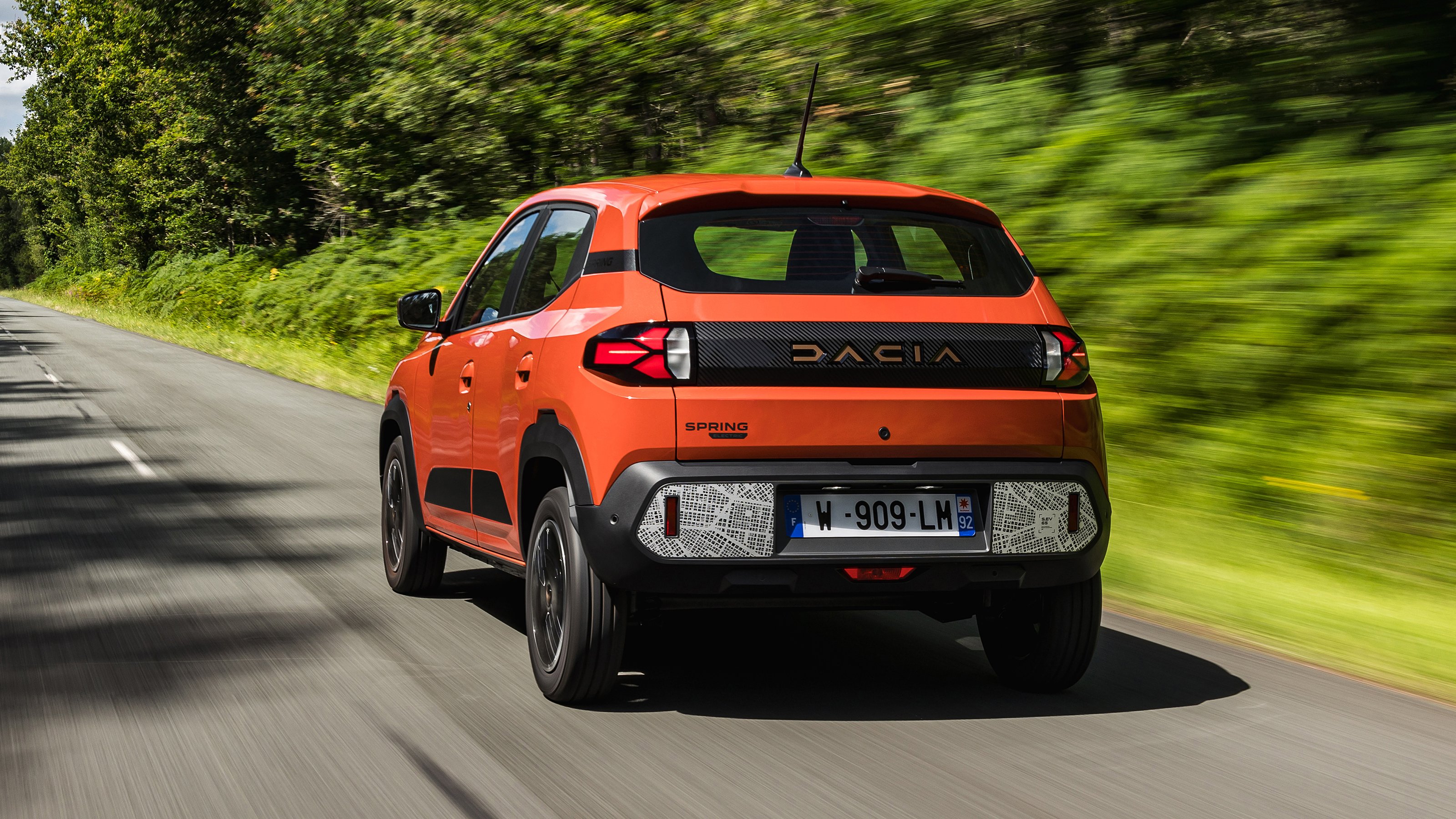Dacia Spring - rear tracking