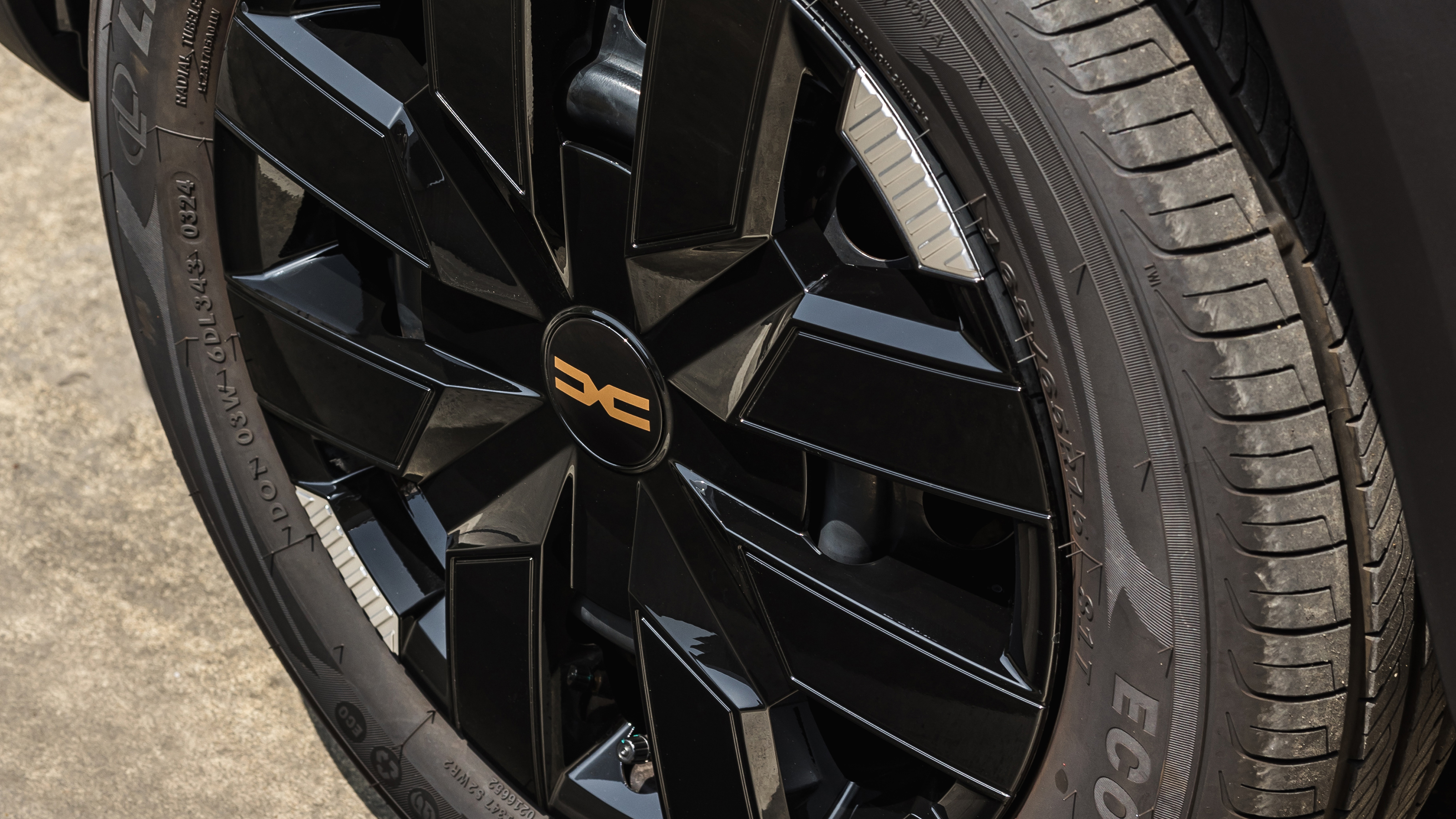 Dacia Spring - wheel