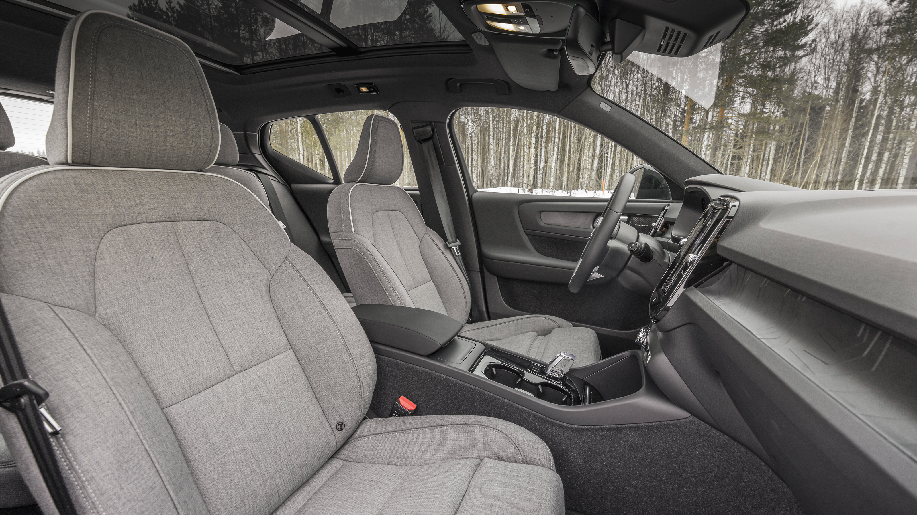 Volvo EX40 - front seats