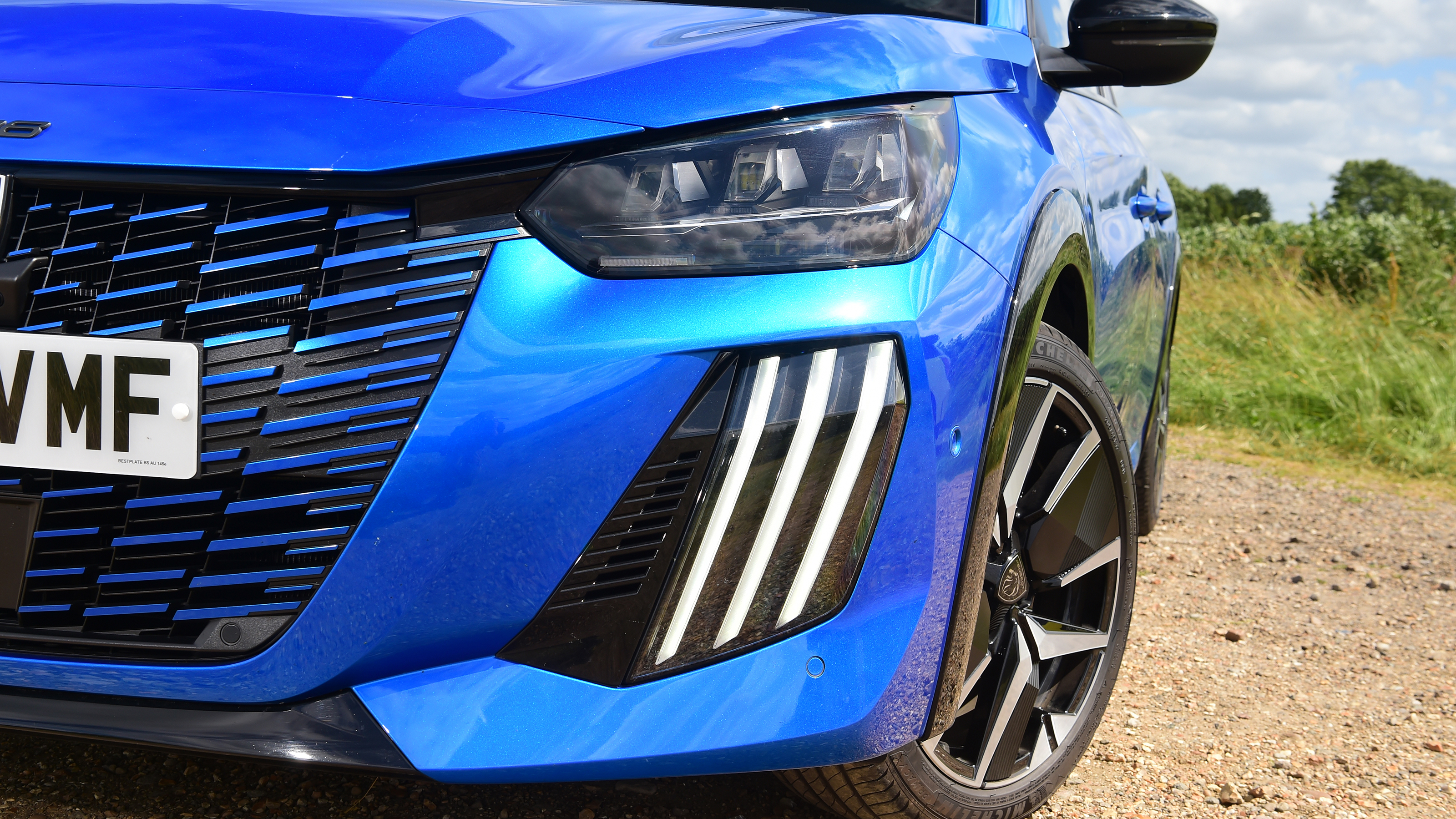 Peugeot E-208 - headlight
