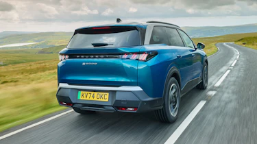 Peugeot E-5008 - rear tracking