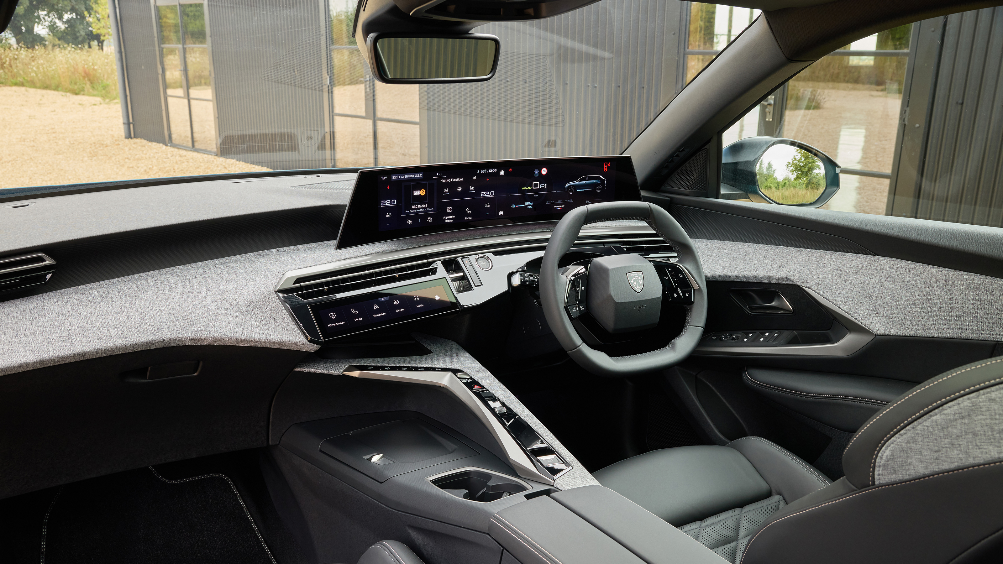 Peugeot E-5008 - interior