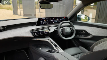 Peugeot E-5008 - interior