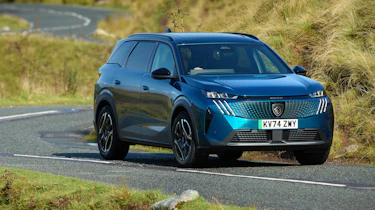 Peugeot E-5008 - front cornering