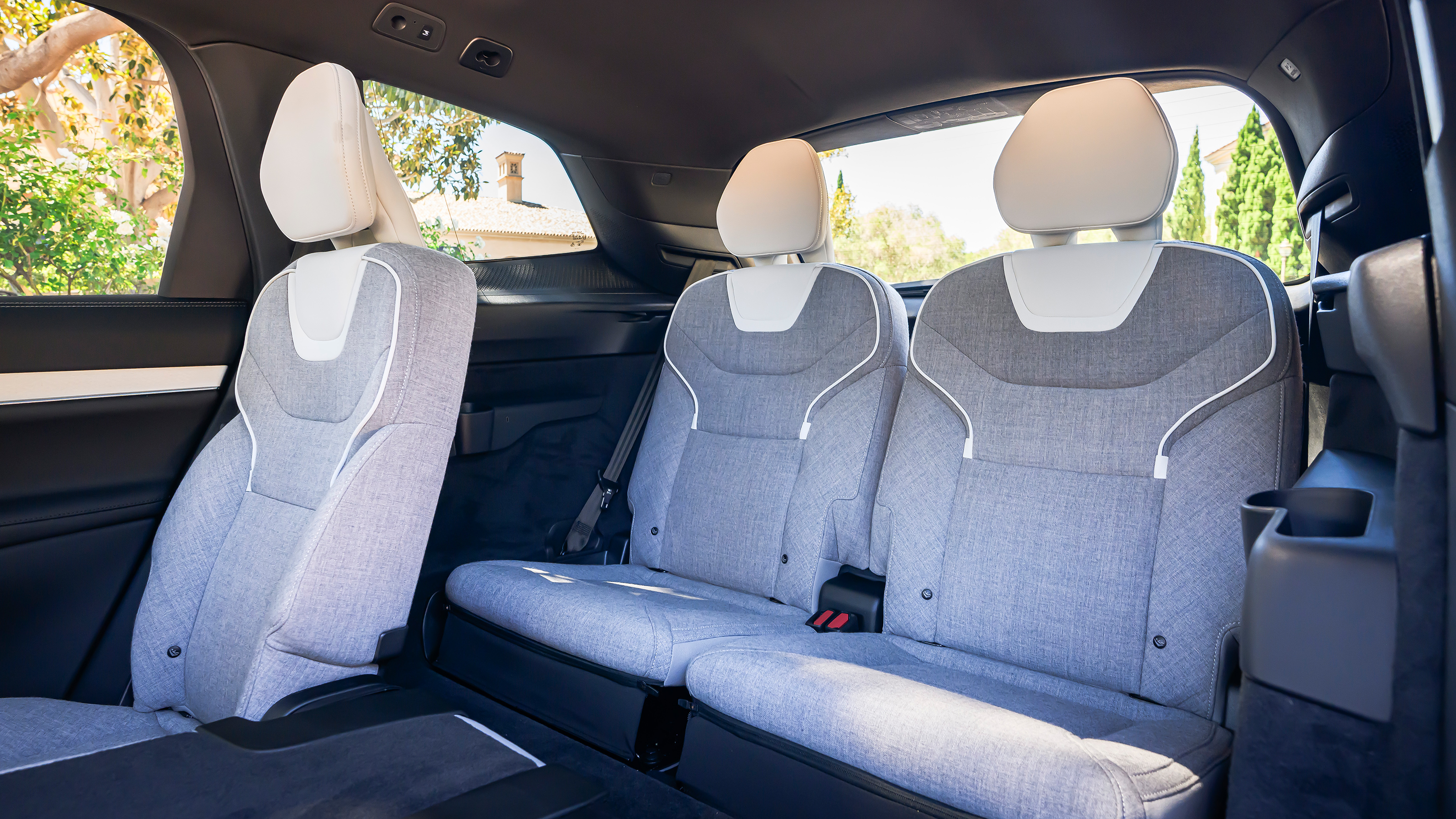 Volvo EX90 - back seats