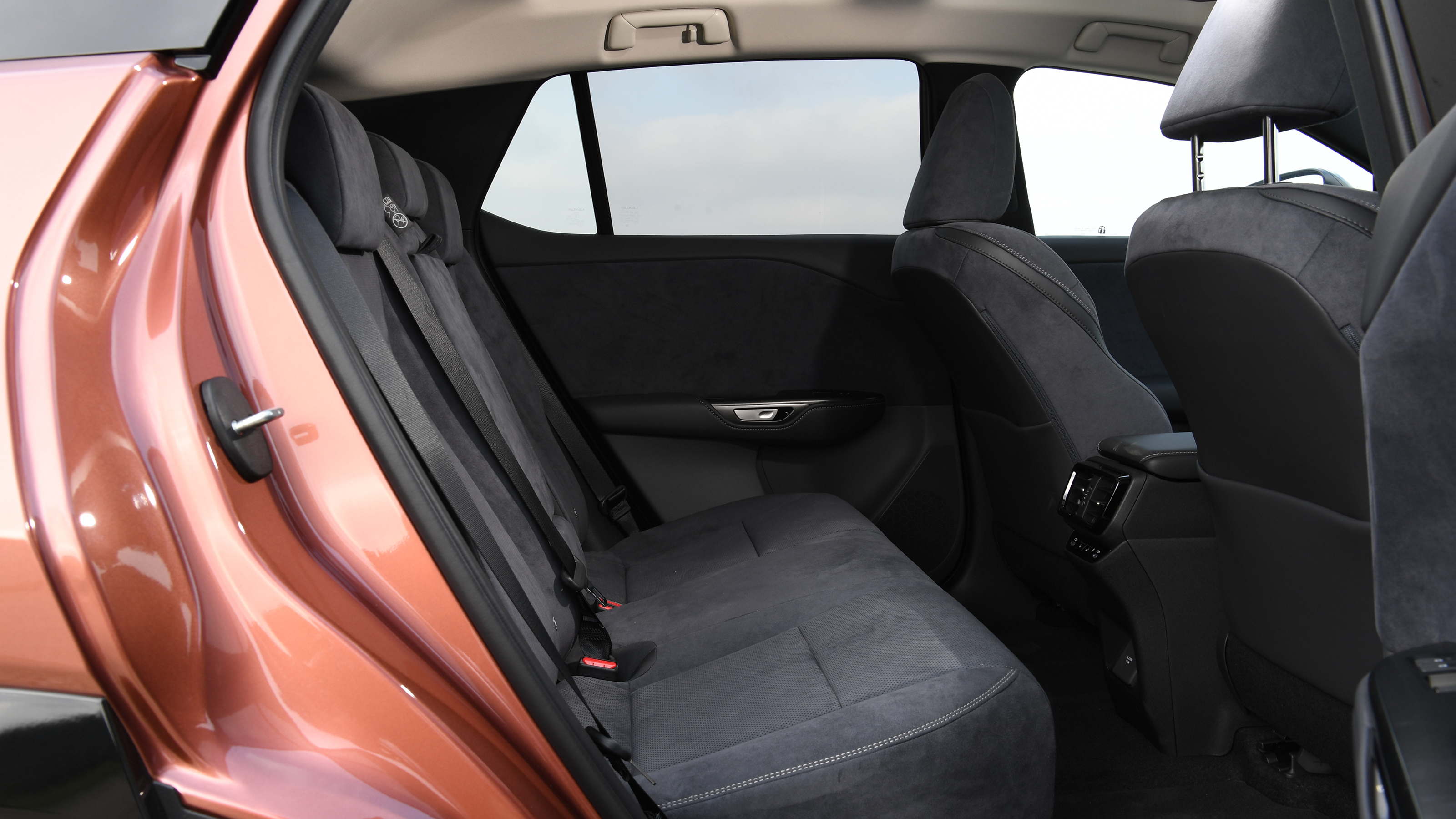 Lexus RZ 300e - rear seats