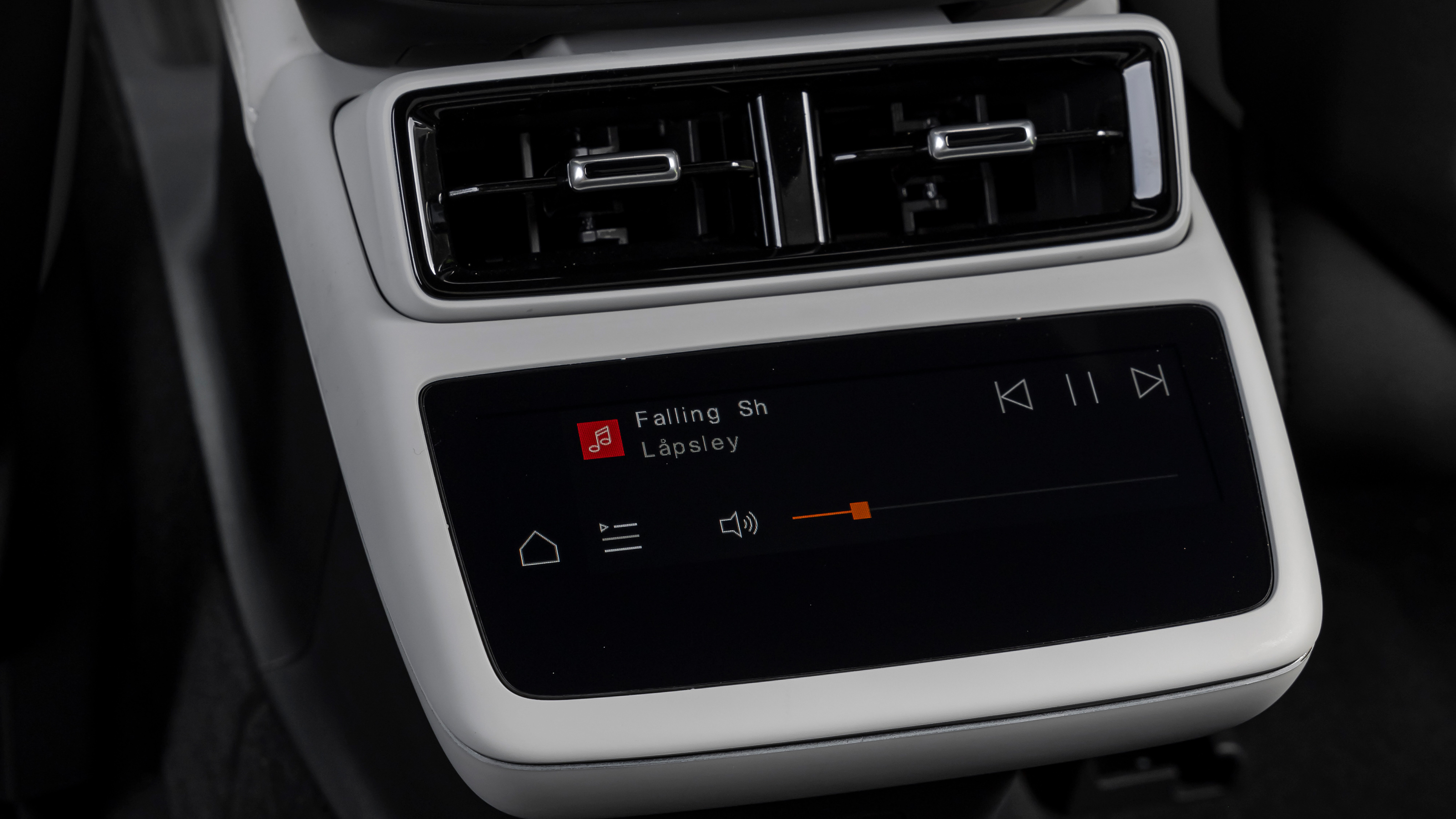 Polestar 4 - rear passenger screen