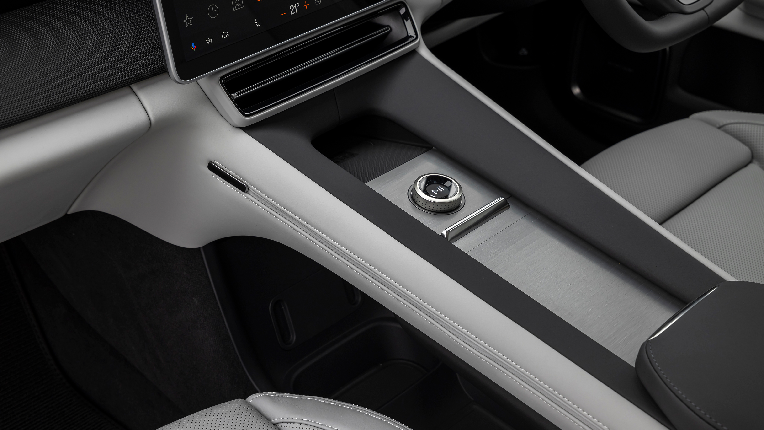Polestar 4 - centre console