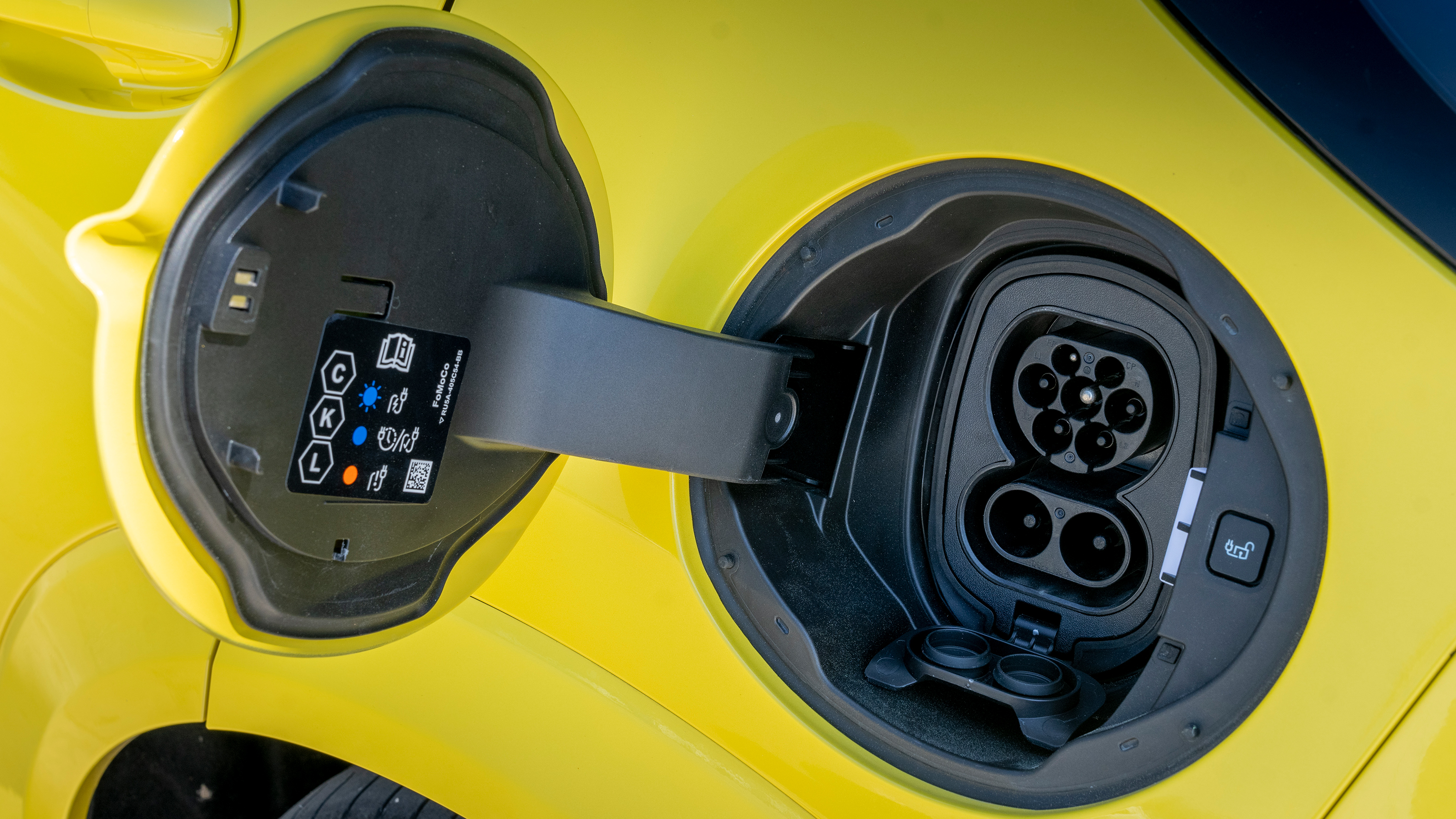 Ford Puma Gen-E - charging port