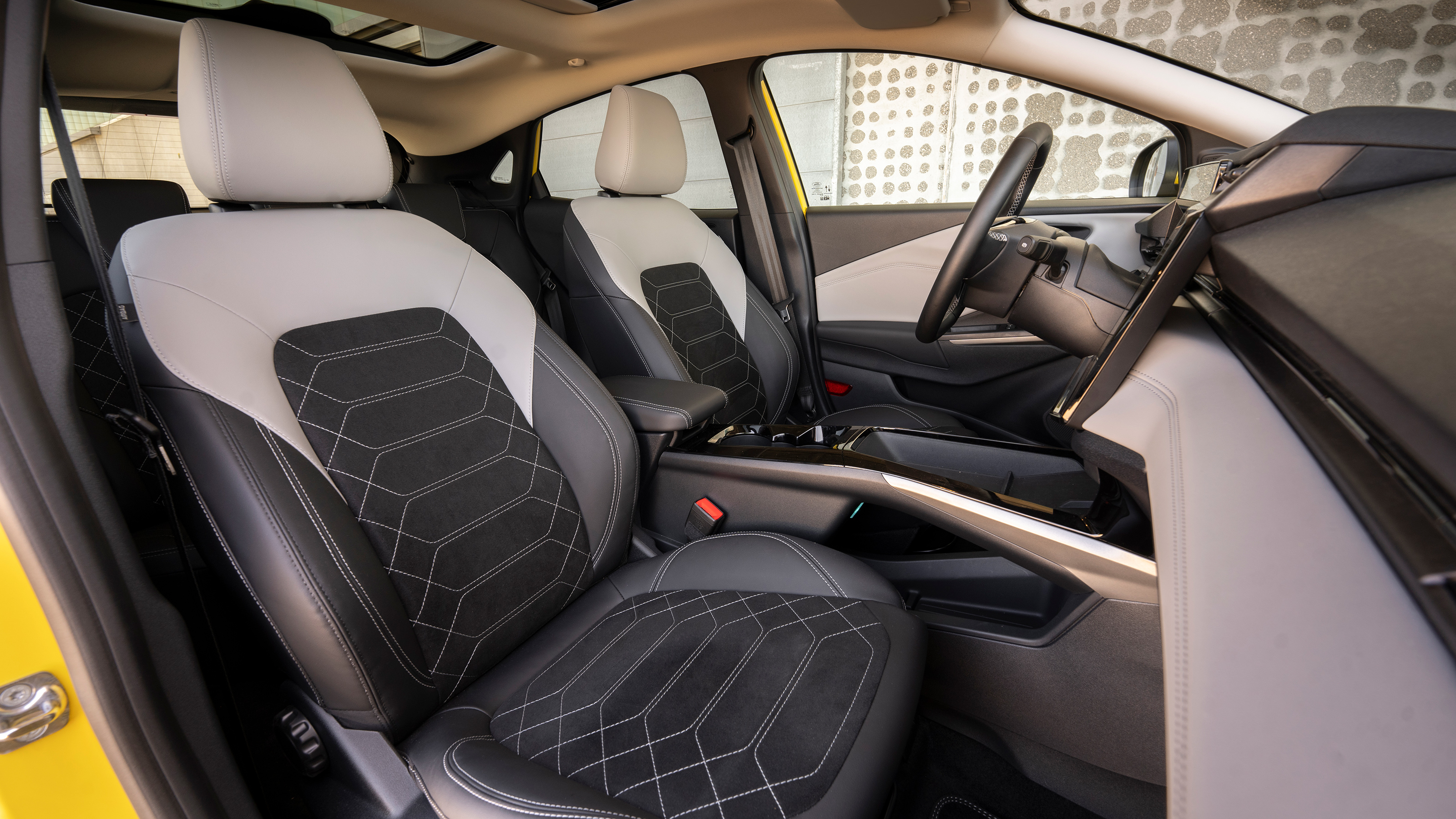 Ford Puma Gen-E - front seats
