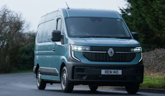Renault Master E-Tech - front tracking