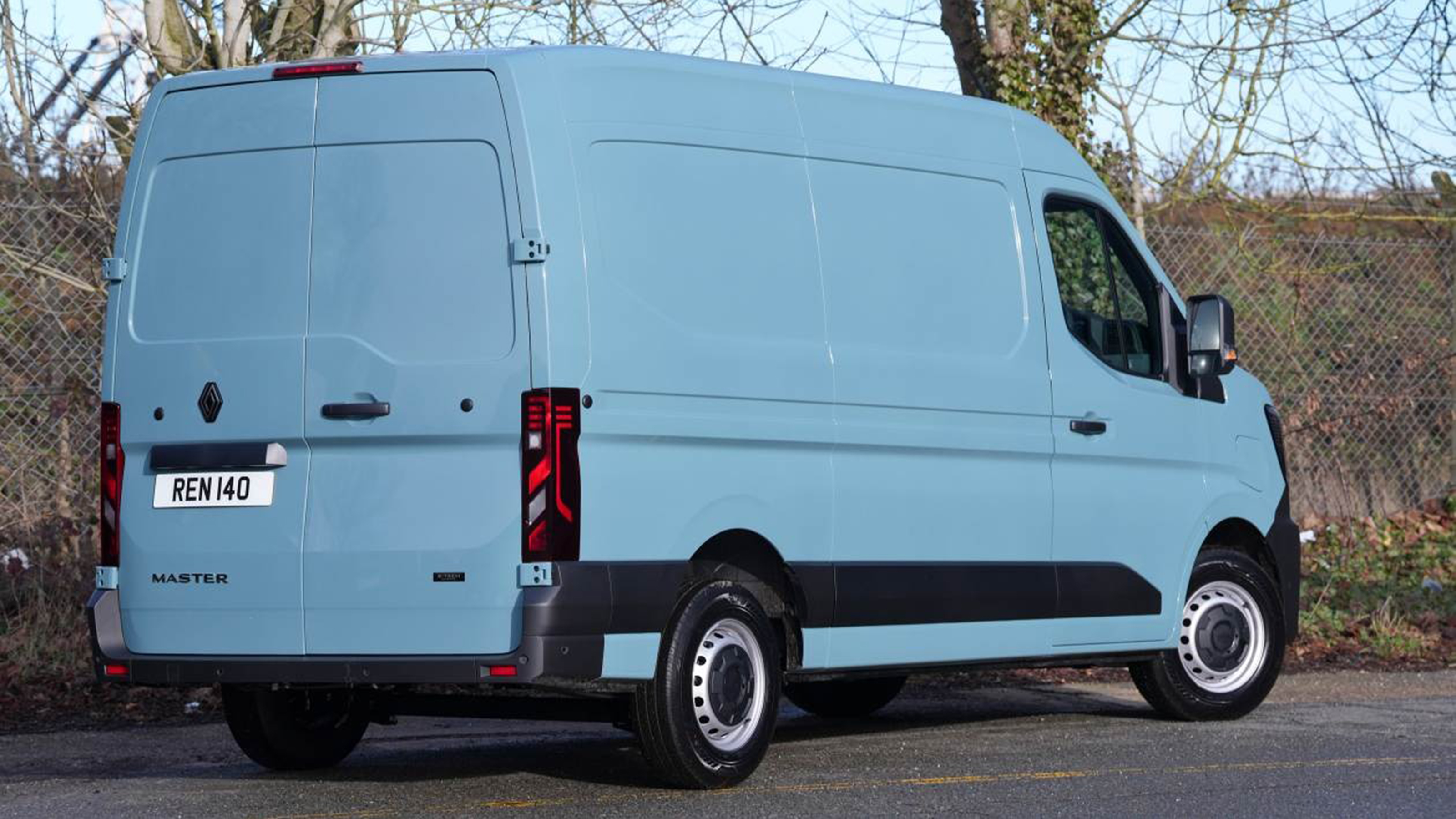 Renault Master E-Tech - rear static 