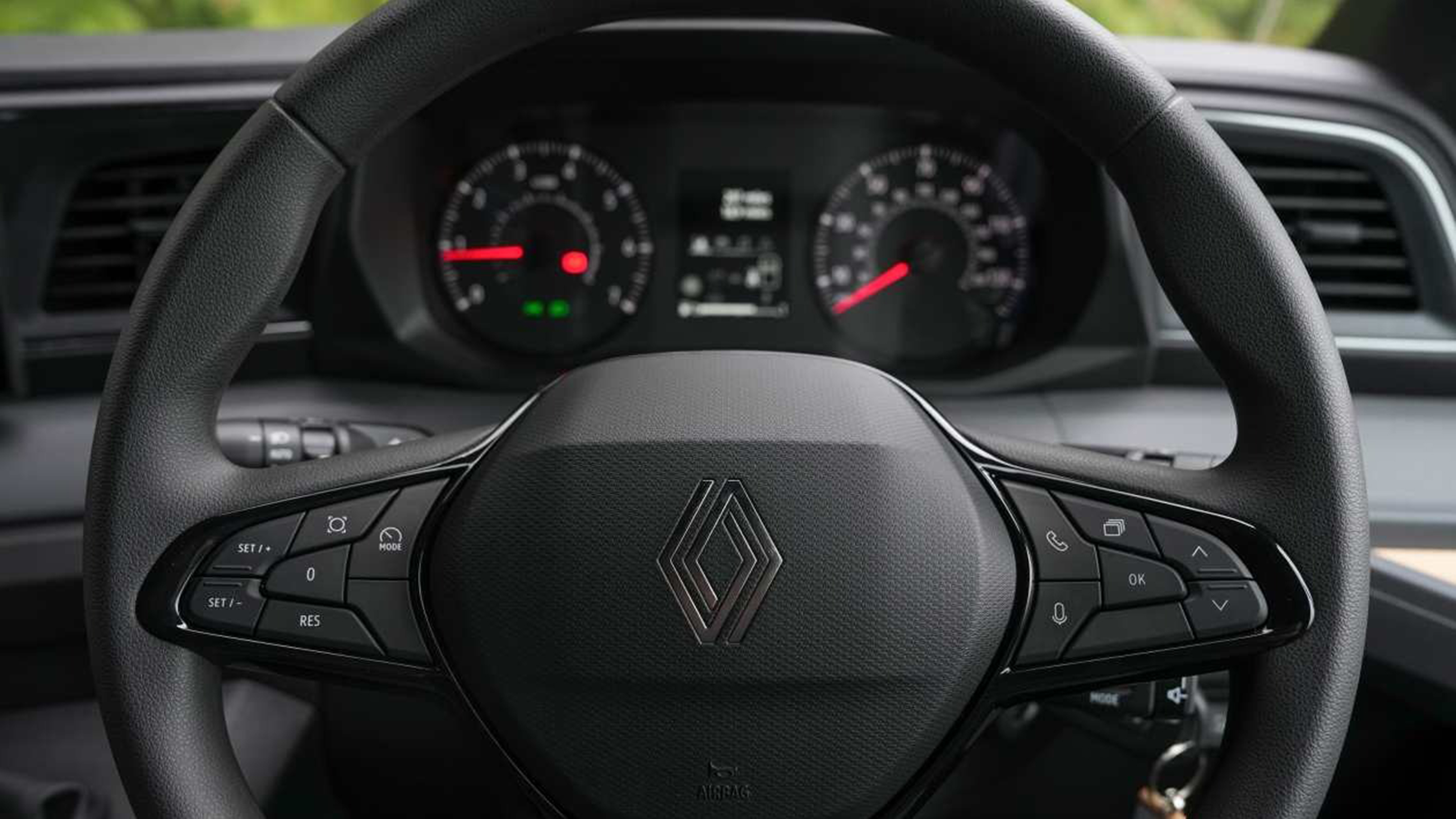 Renault Master E-Tech - driver display