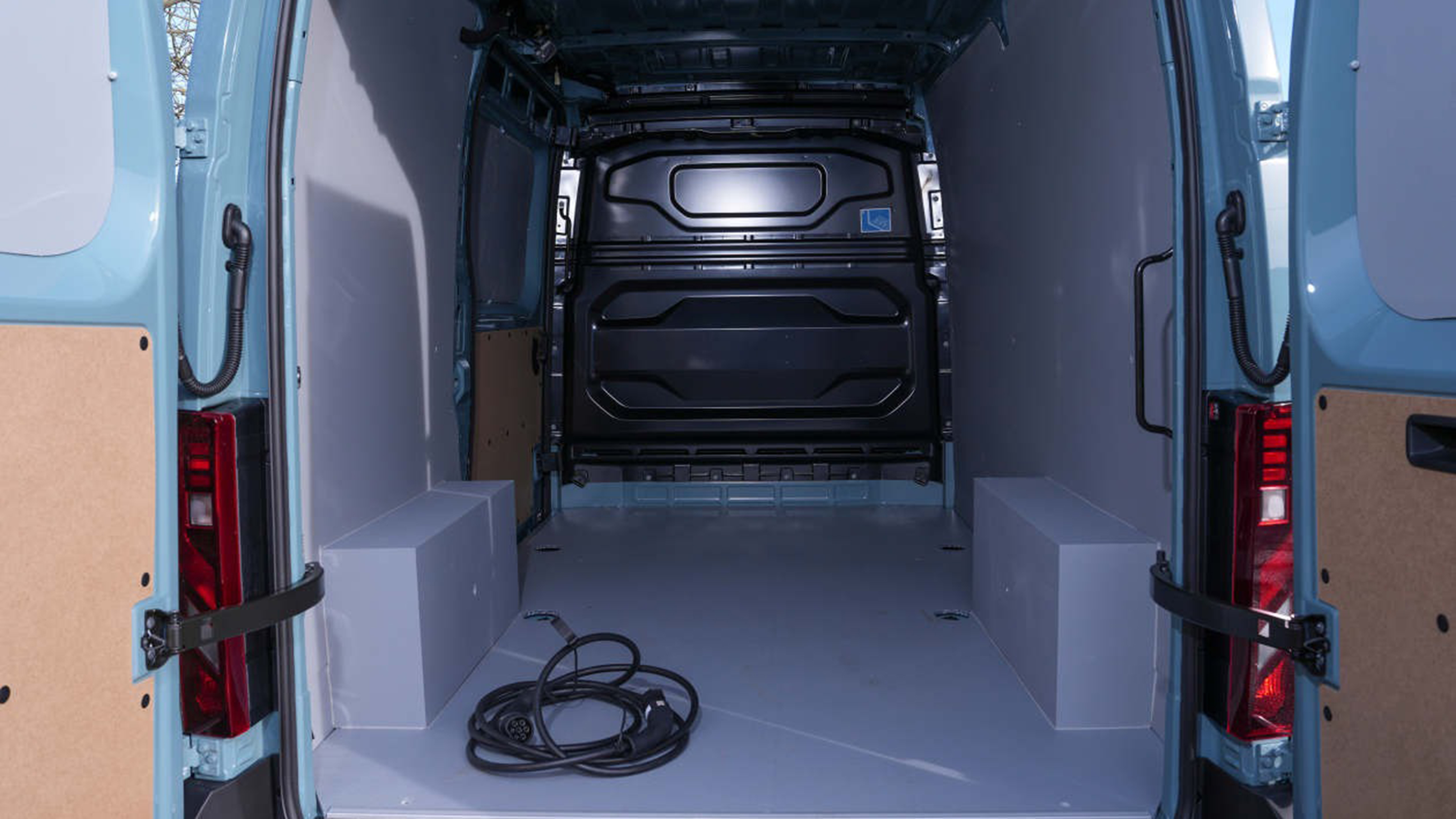 Renault Master E-Tech - load space