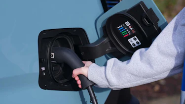 Renault Master E-Tech - van charging
