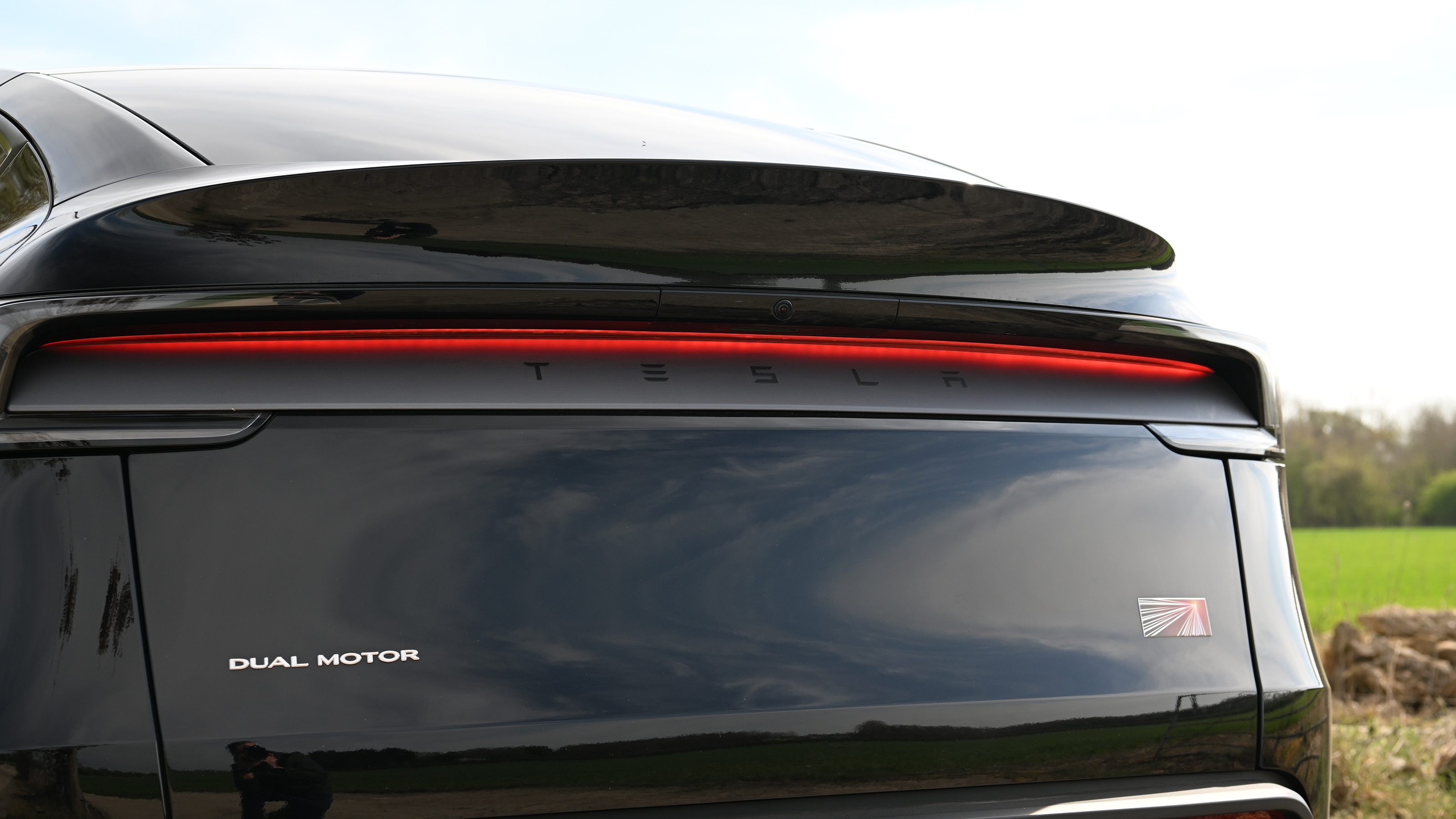 Tesla Model Y - tail light bar