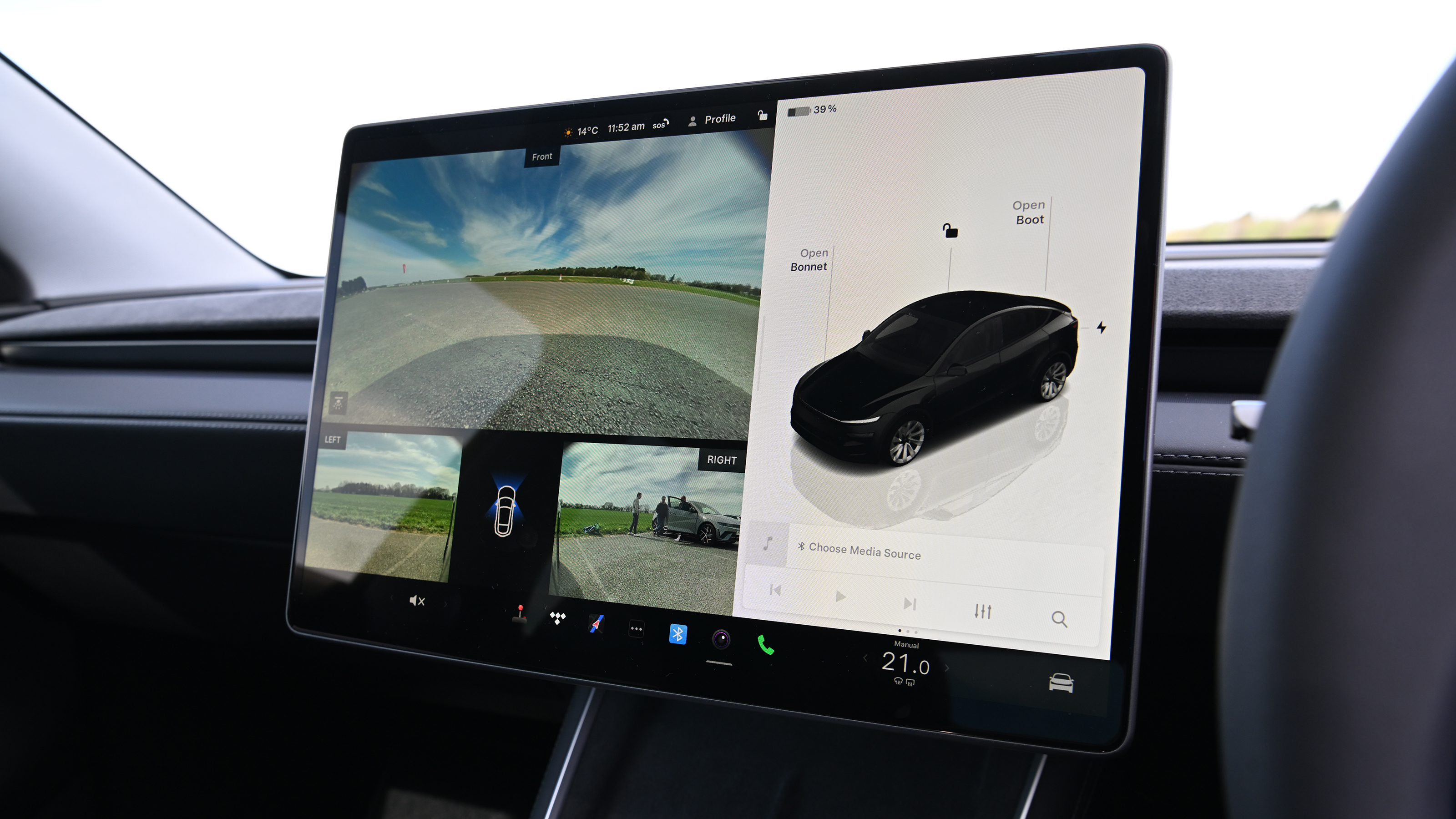 Tesla Model Y - dashboard screen