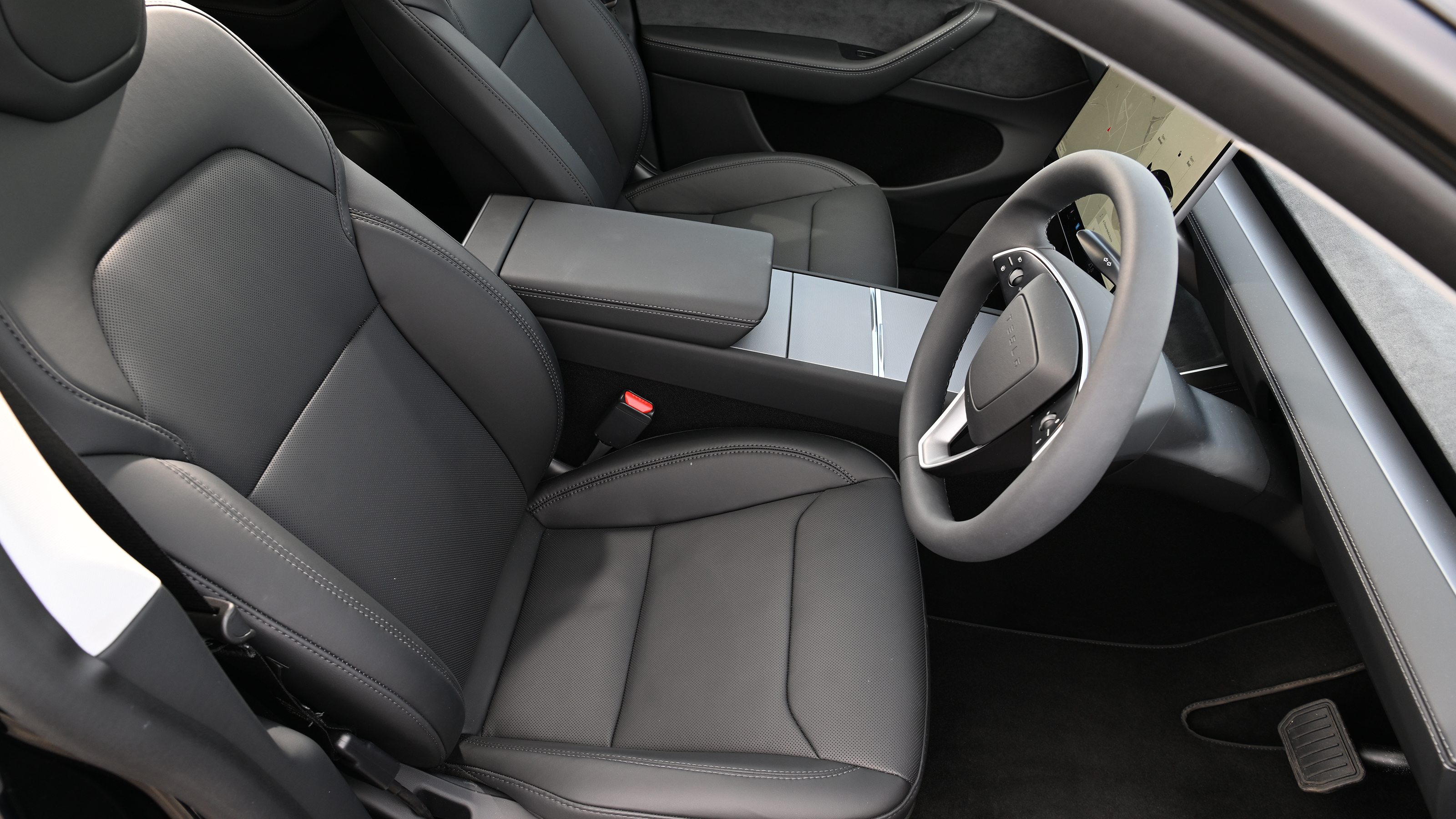 Tesla Model Y - front seats