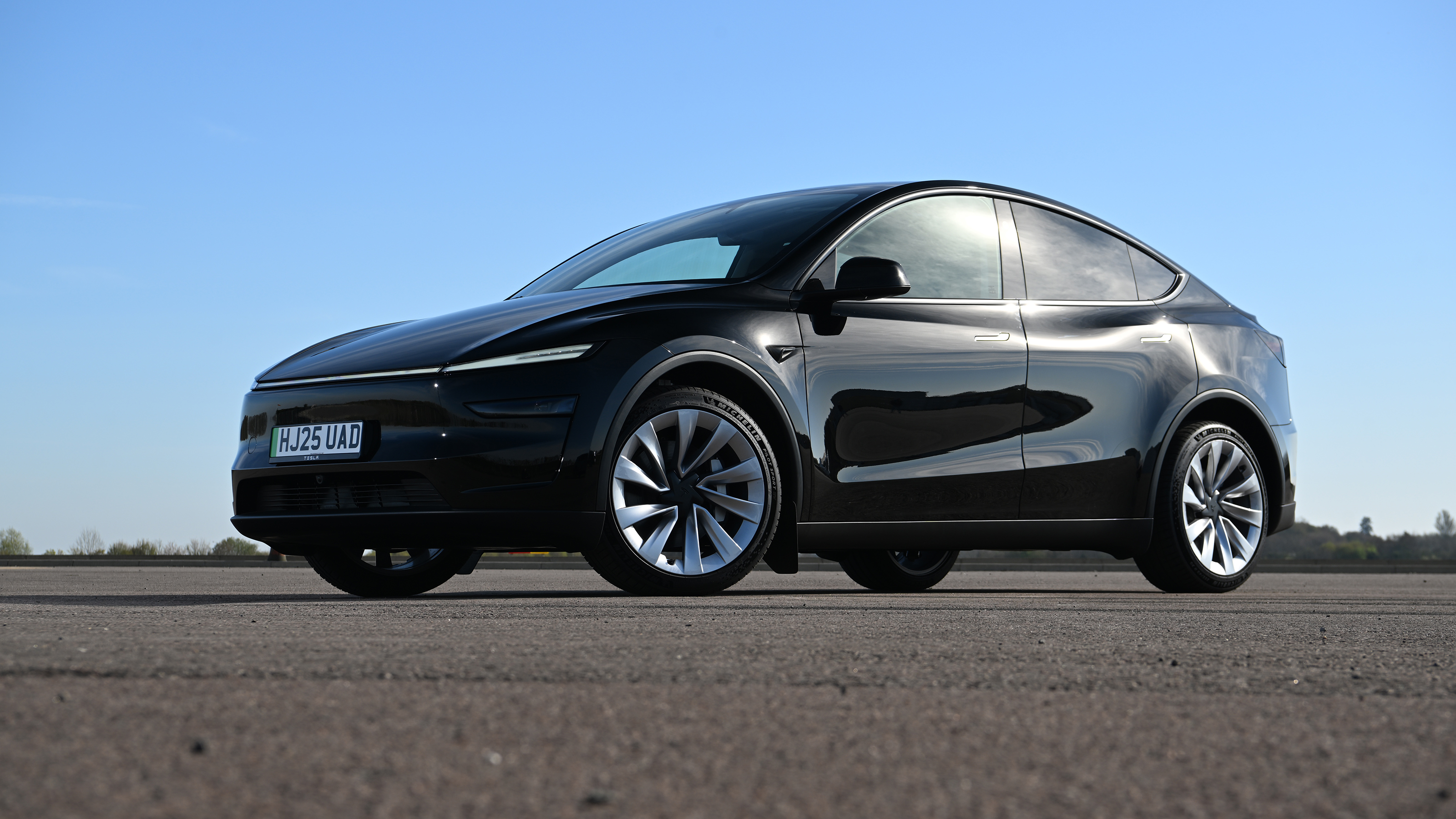 Tesla Model Y - front static