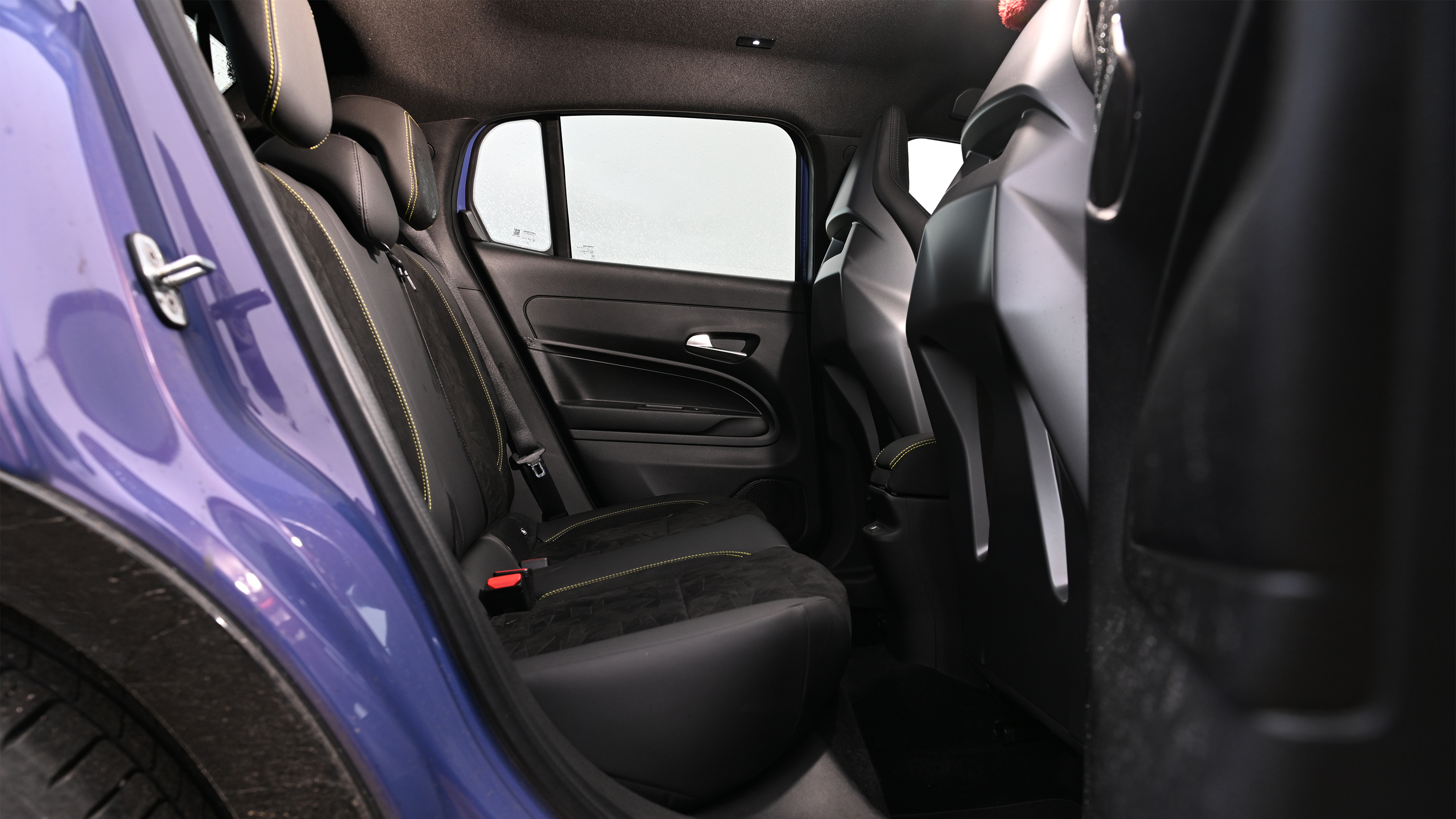 Abarth 600e - rear seats